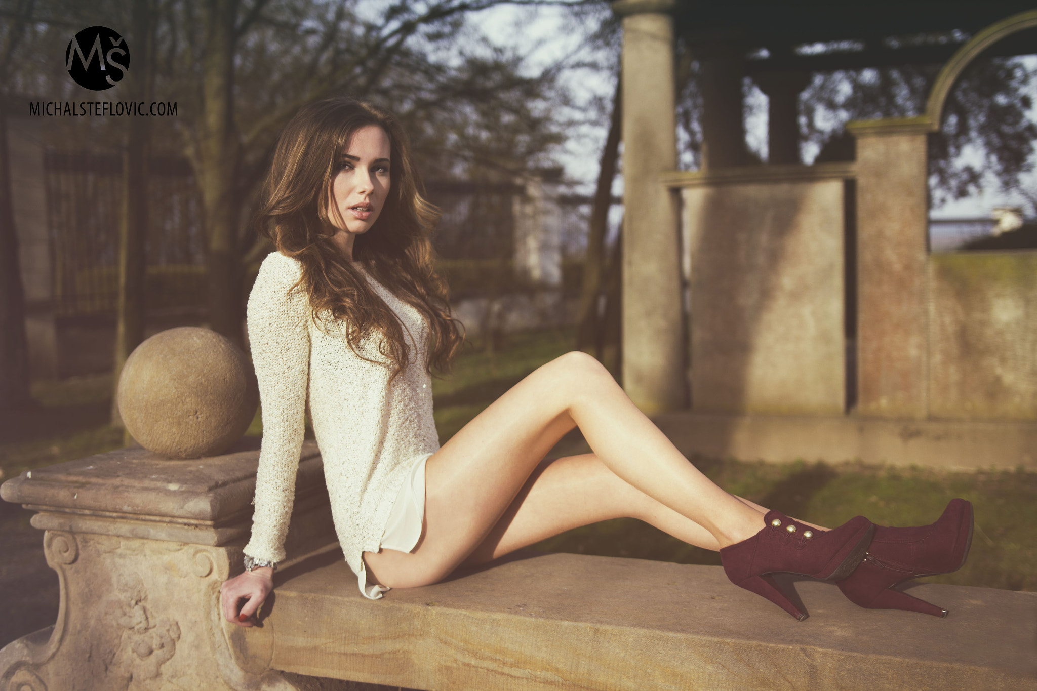 Sigma 18-35mm f/1.8 DC HSM sample photo. Beautiful girl on castle garden photography