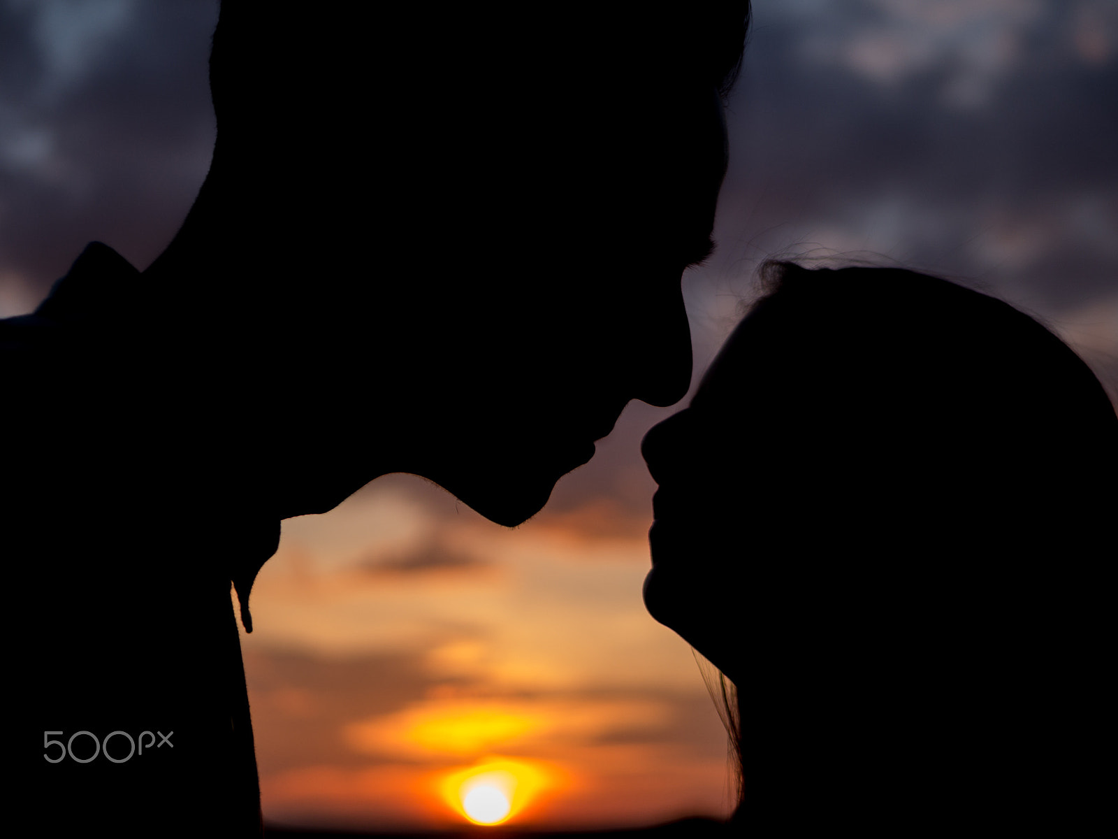 Panasonic Lumix DMC-GH3 + LUMIX G 25/F1.7 sample photo. Couple at sunset before kissing photography