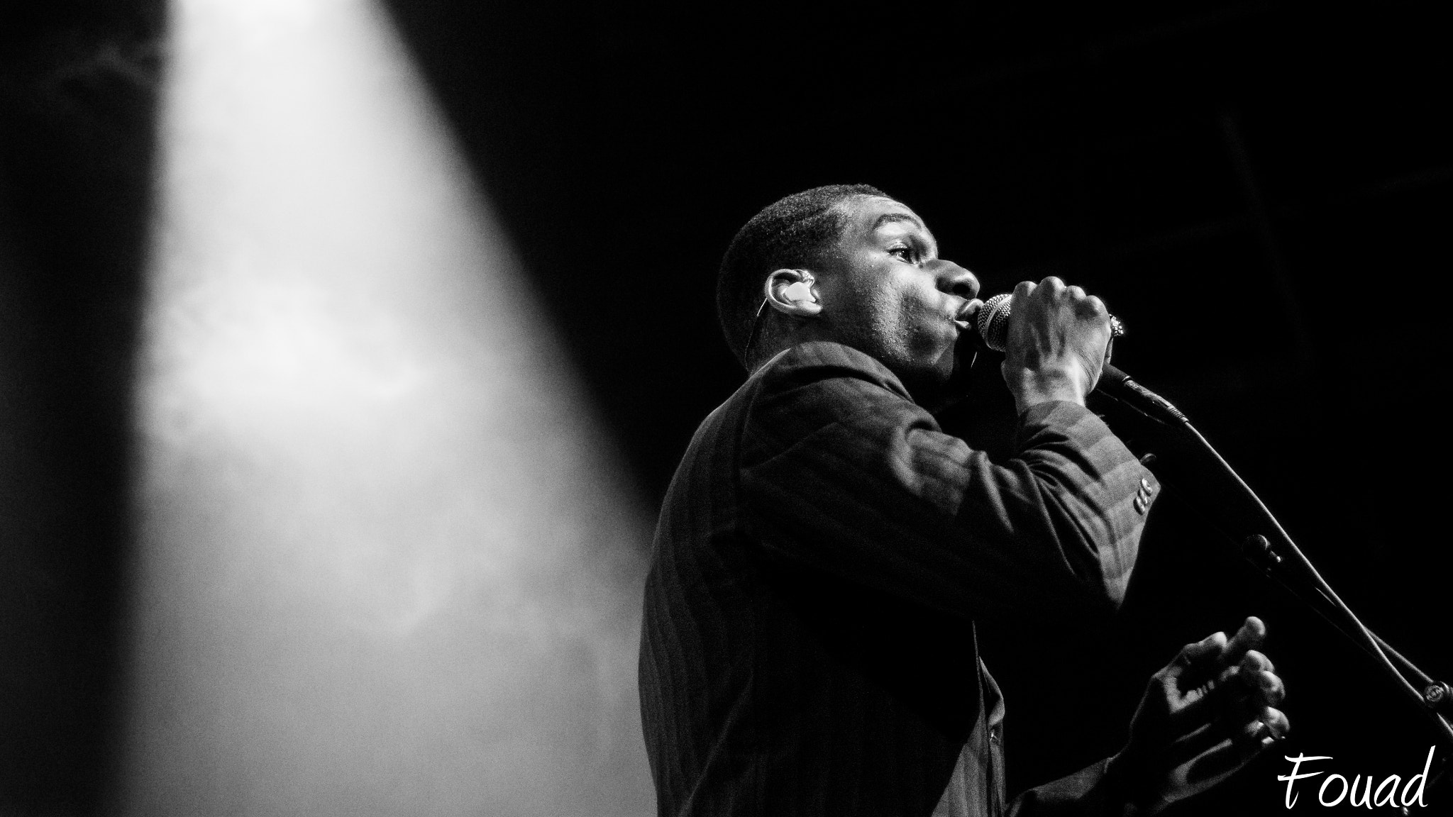 Sony SLT-A77 + Minolta AF 50mm F1.7 New sample photo. Leon bridges live in paris, 2016 photography