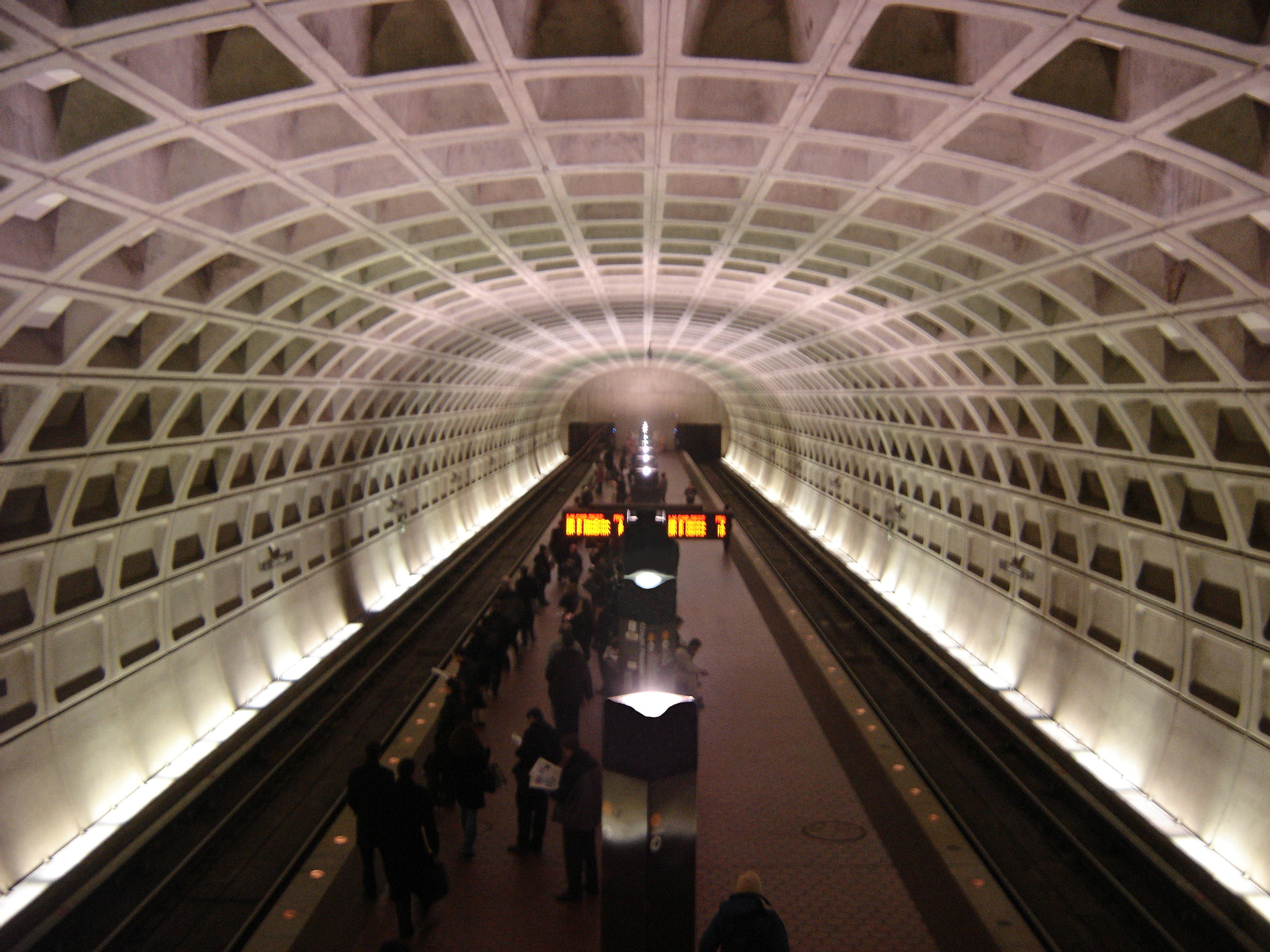 Sony DSC-P93 sample photo. Washington dc metrostop photography