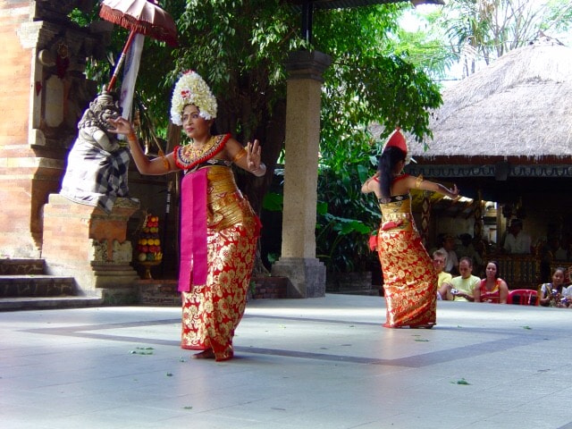 Sony DSC-P10 sample photo. Danzatrici di bali photography