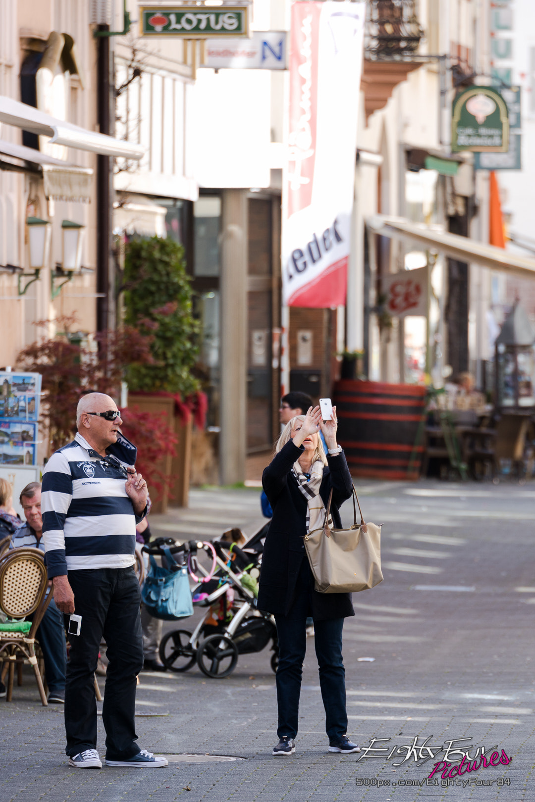 Sony ILCA-77M2 + Tamron SP 70-200mm F2.8 Di VC USD sample photo. Smartphones everywhere photography