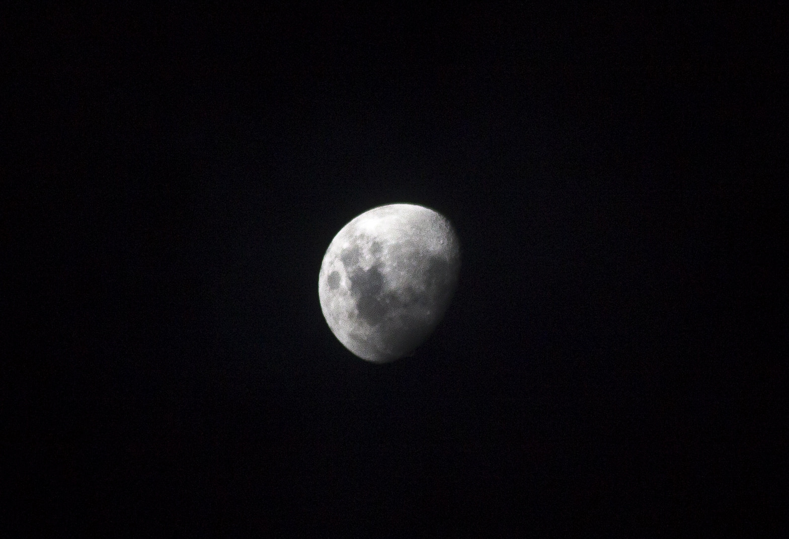 Sigma 55-200mm f/4-5.6 DC sample photo. Moon photography