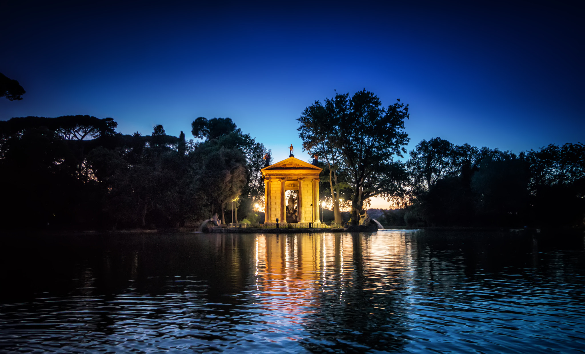 Sony Alpha NEX-3N + Sony E 10-18mm F4 OSS sample photo. A monument in the villa borghese parc photography