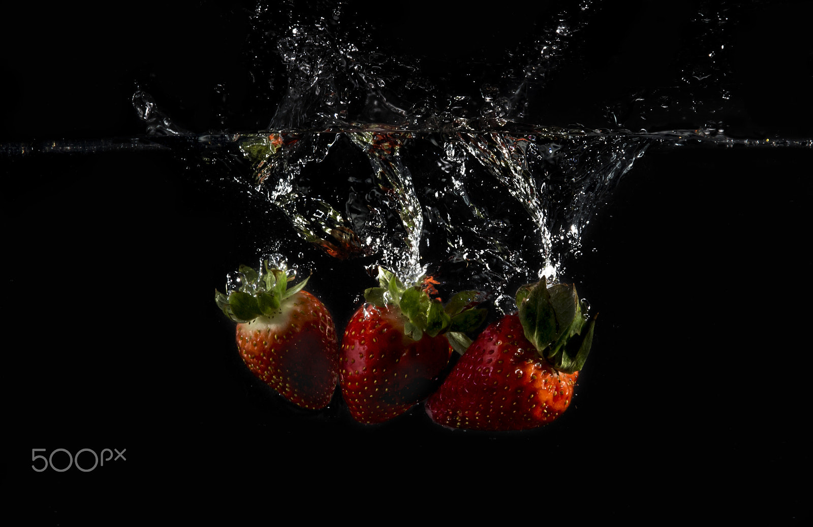 Sigma 18-200mm f/3.5-6.3 DC OS sample photo. Fresh strawberies photography