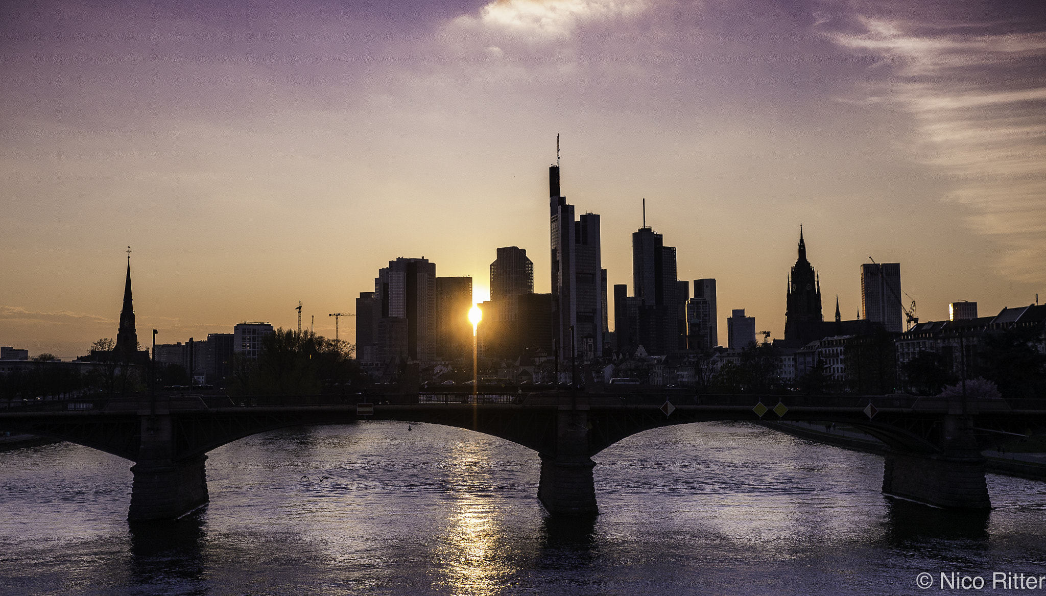Panasonic Lumix DMC-G5 + LUMIX G 20/F1.7 II sample photo. Frankfurter skyline photography