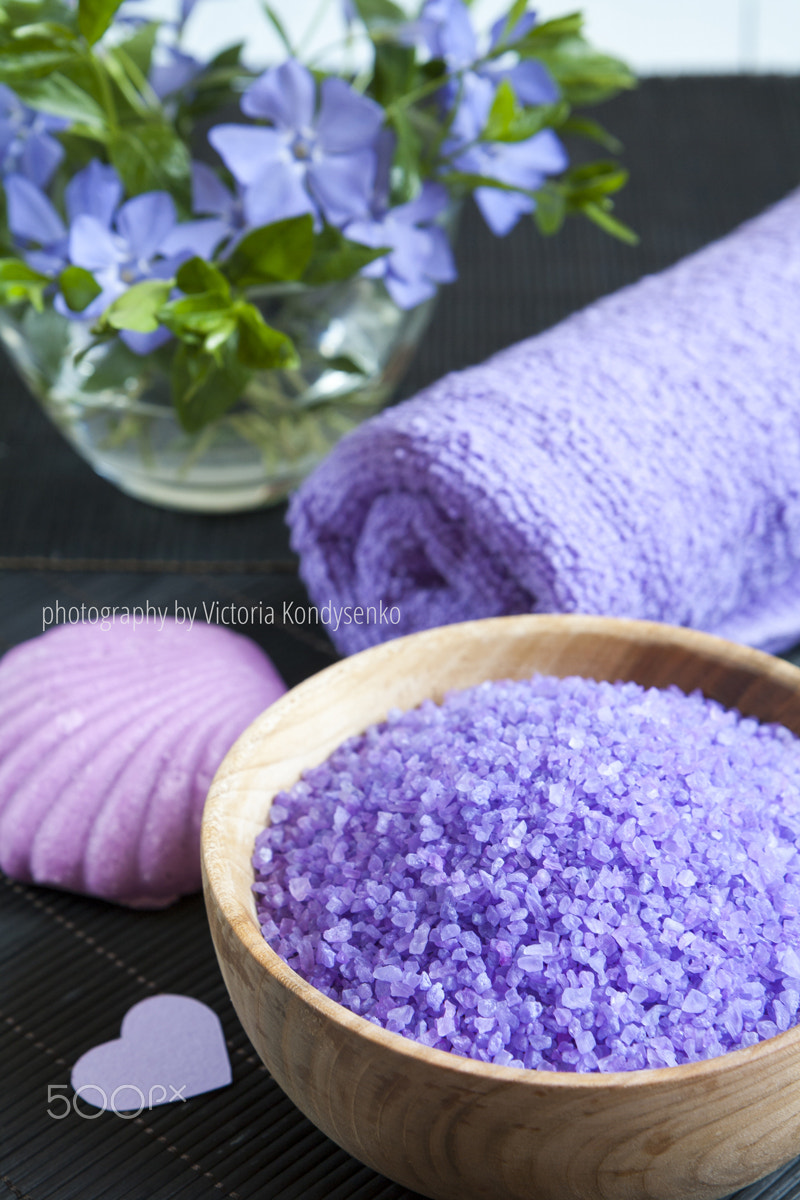 Canon EOS 1000D (EOS Digital Rebel XS / EOS Kiss F) + Canon EF-S 17-55mm F2.8 IS USM sample photo. Lavender bath salts with flowers, soap and towel photography