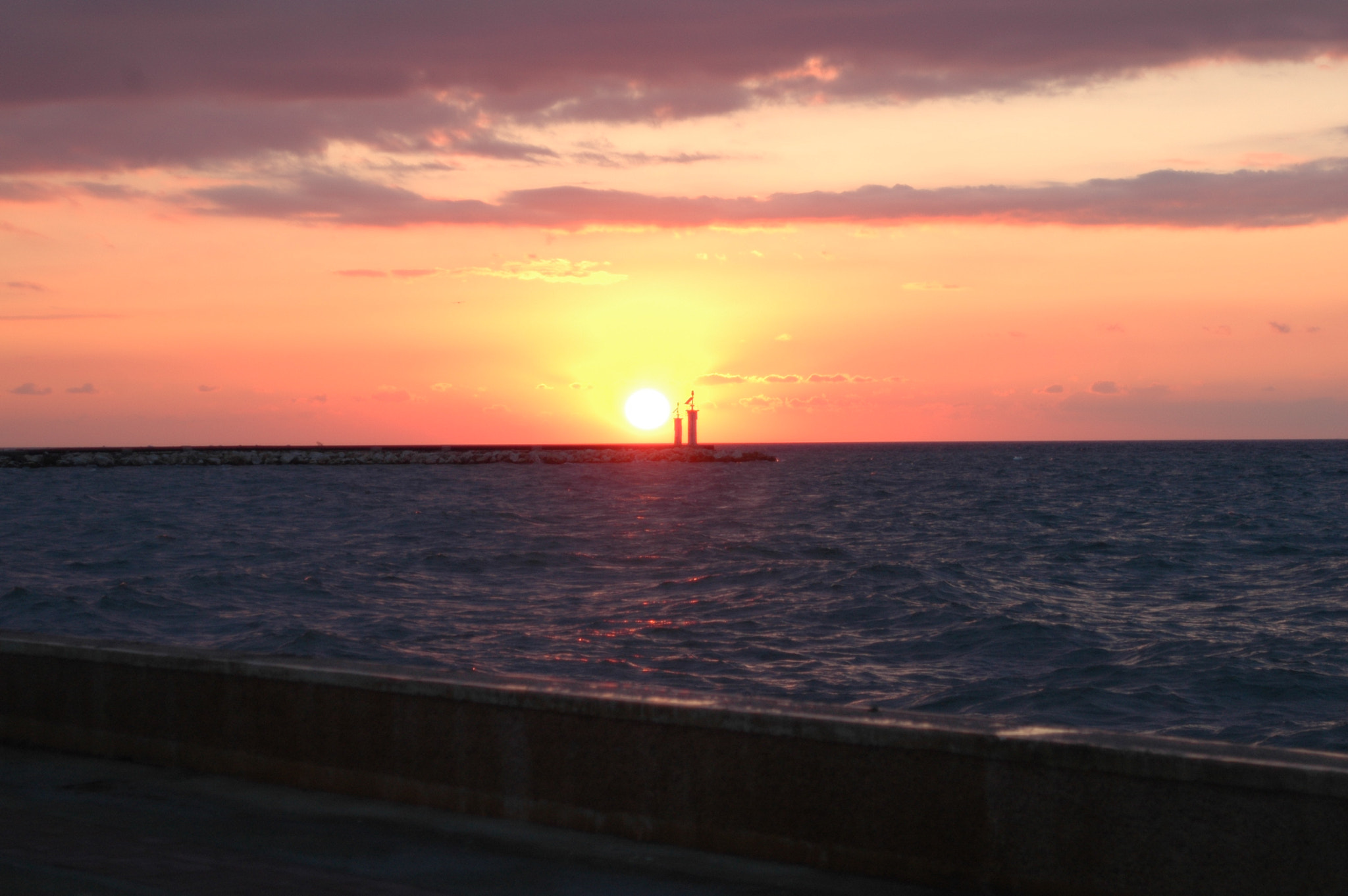 AF Zoom-Nikkor 28-100mm f/3.5-5.6G sample photo. Sunset in the pier... photography