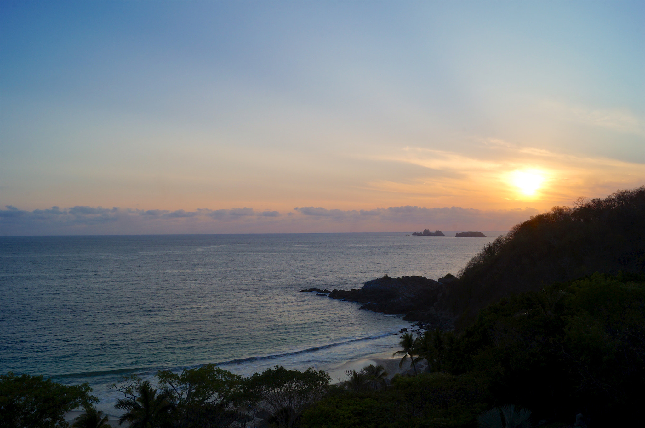 Sony SLT-A37 + Sony DT 18-55mm F3.5-5.6 SAM II sample photo. Ixtapa sunset photography