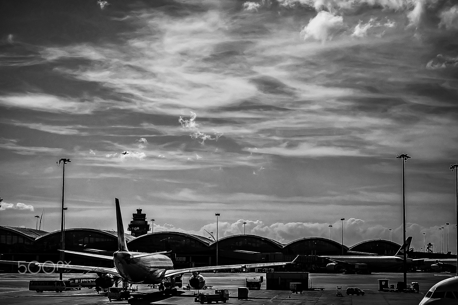 Fujifilm X-Pro1 + Fujifilm XF 56mm F1.2 R APD sample photo. Poised to take off@hk airport photography