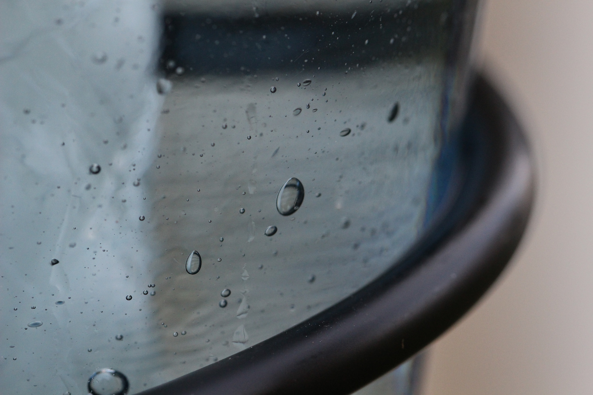 Canon EOS 100D (EOS Rebel SL1 / EOS Kiss X7) sample photo. Bubble in the glass. photography