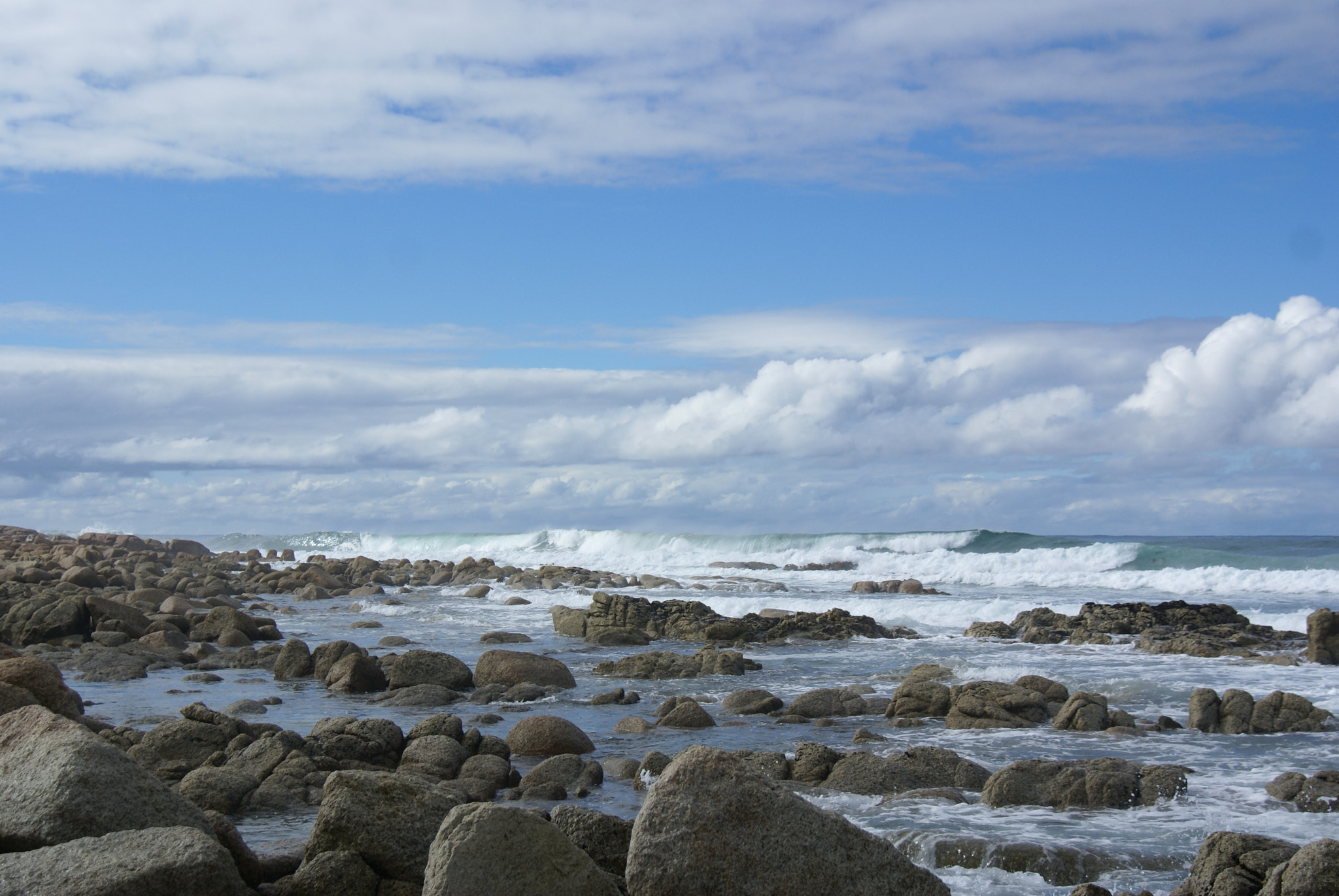 Sony Alpha DSLR-A100 + Tamron 24-135mm F3.5-5.6 sample photo. Freycinet surf photography