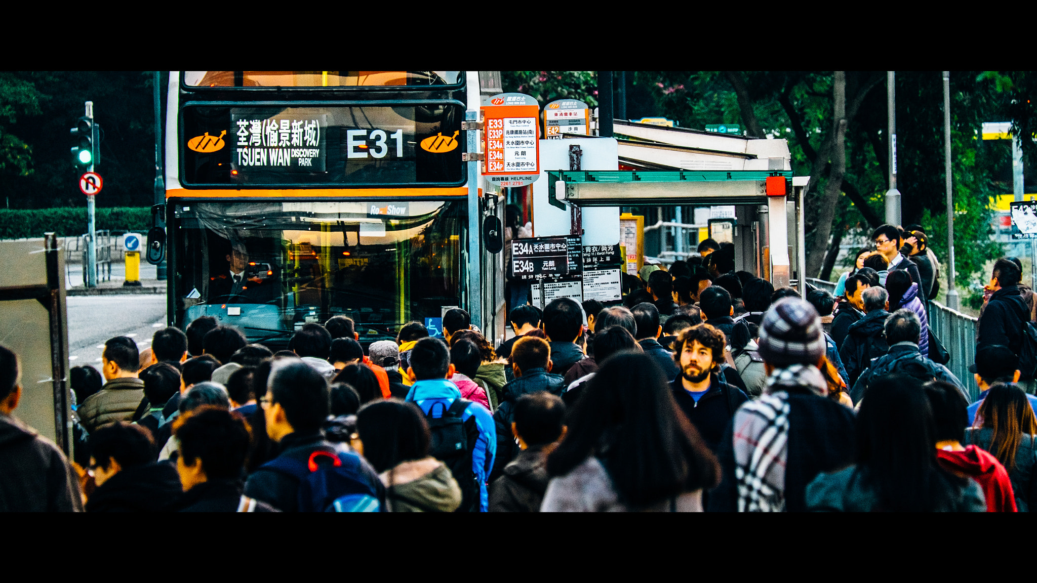 Fujifilm X-E2 + Fujifilm XC 50-230mm F4.5-6.7 OIS sample photo. Going against the crowd photography