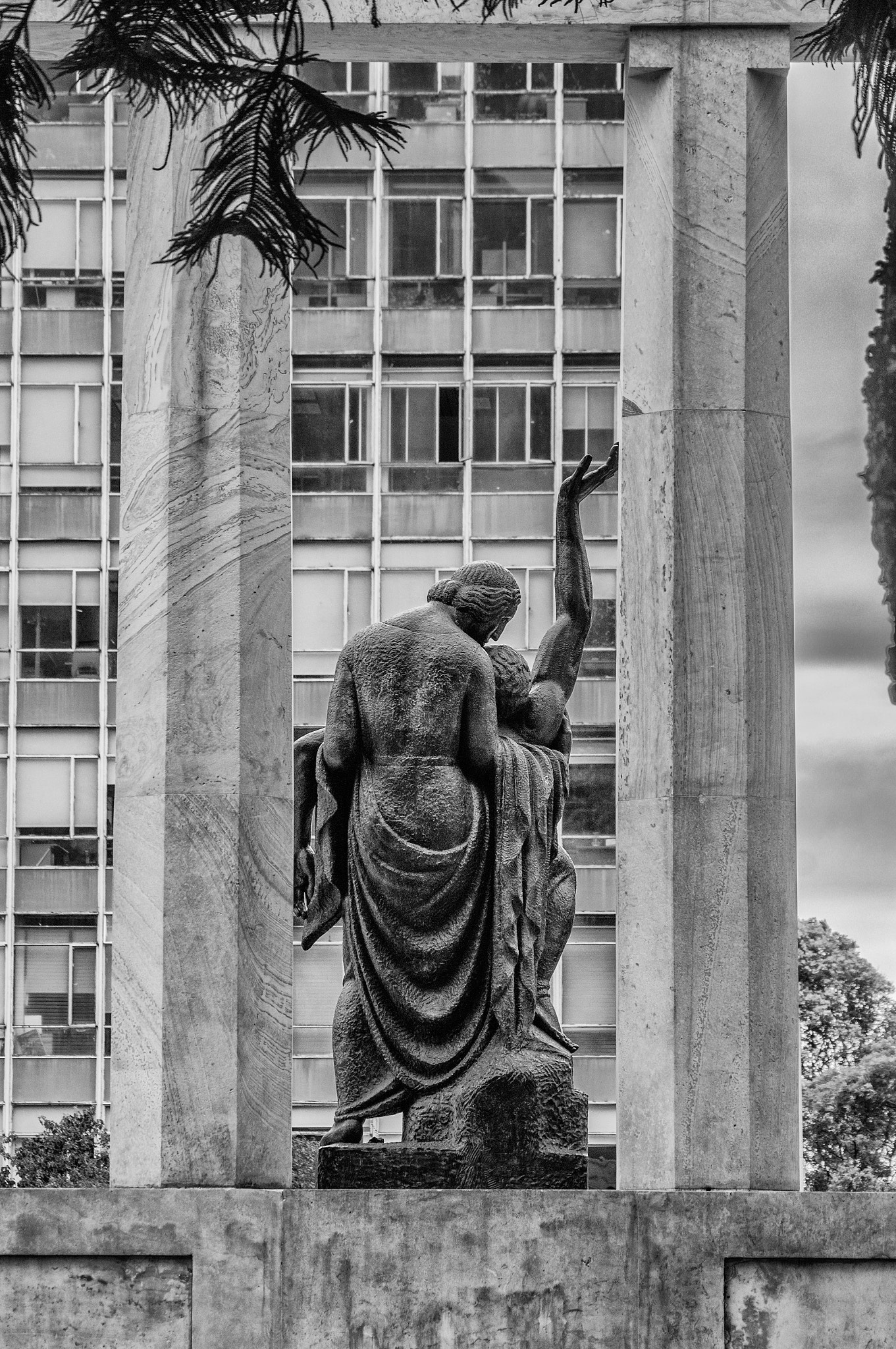 Minolta AF 100-300mm F4.5-5.6 xi sample photo. Statues photography