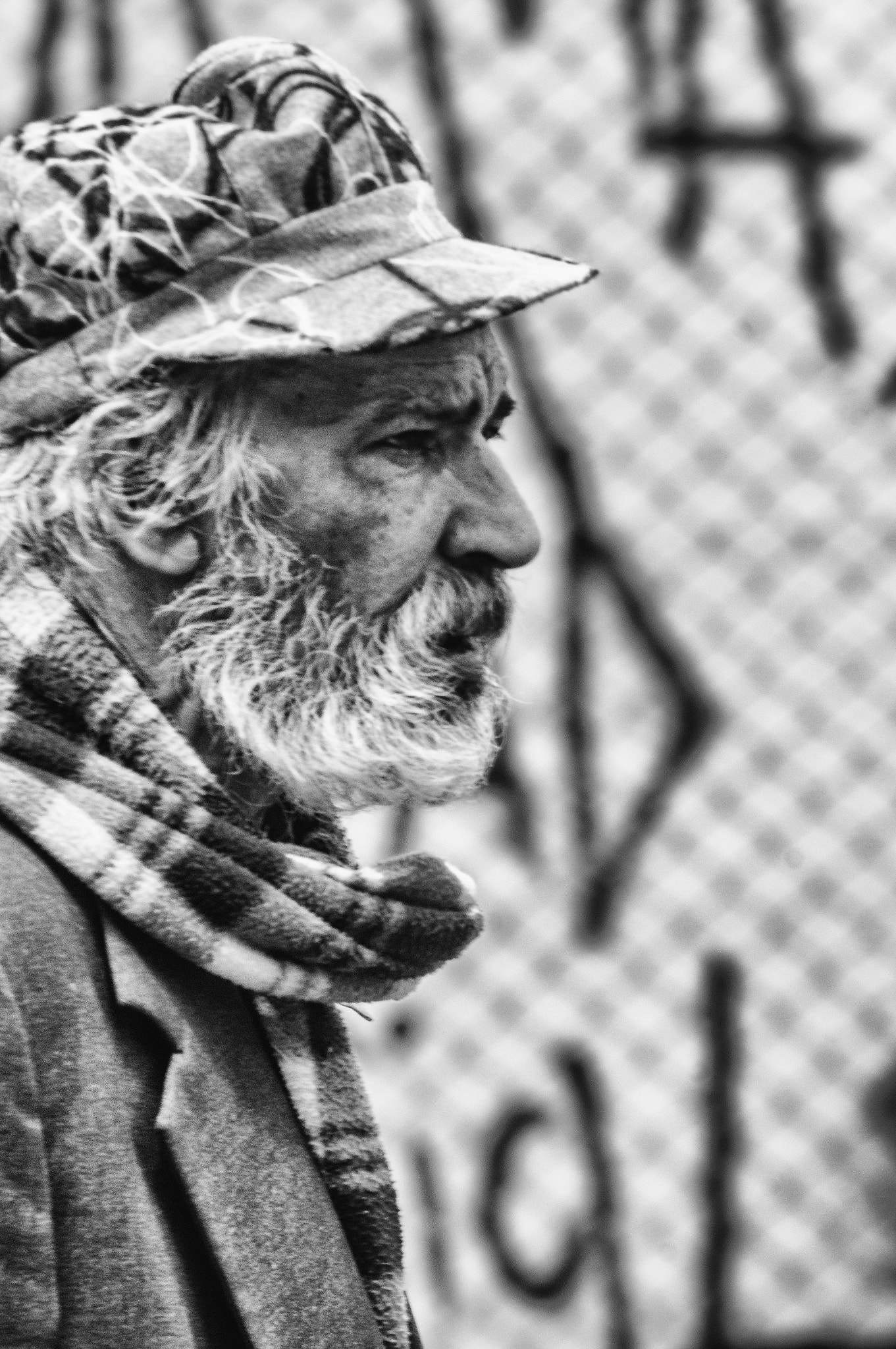 Minolta AF 100-300mm F4.5-5.6 xi sample photo. Old man photography