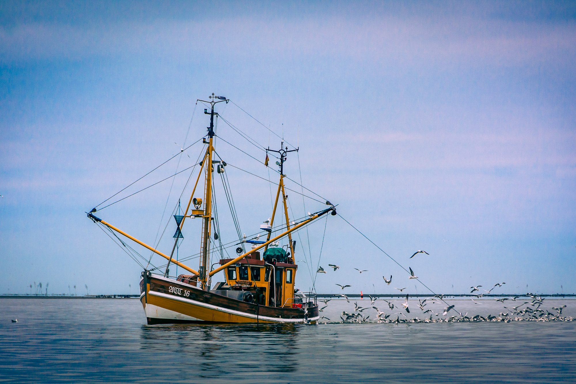 Sigma 18-250mm F3.5-6.3 DC OS HSM sample photo. The trawler photography