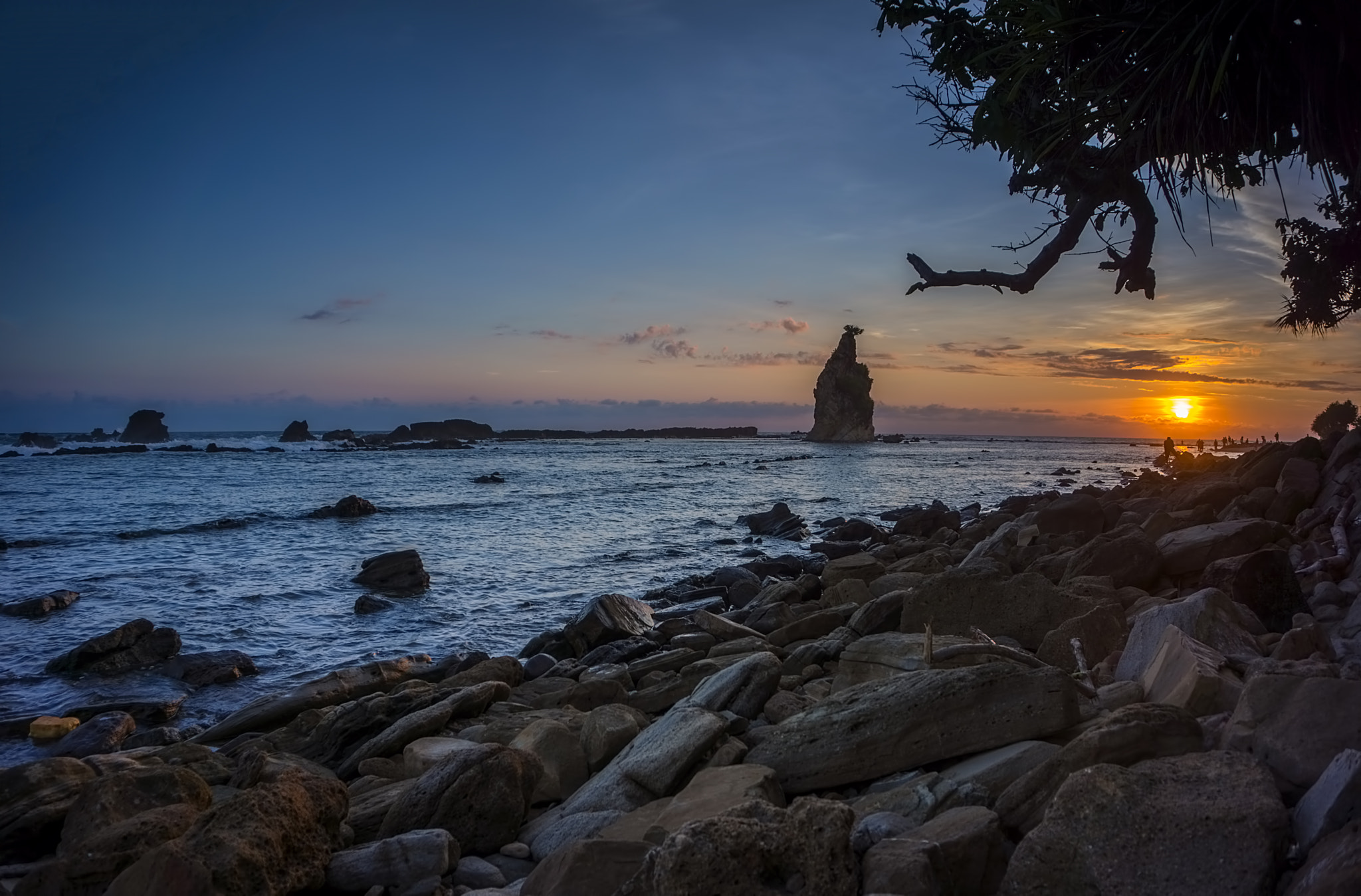 Sony E 16-50mm F3.5-5.6 PZ OSS sample photo. Lone stone photography