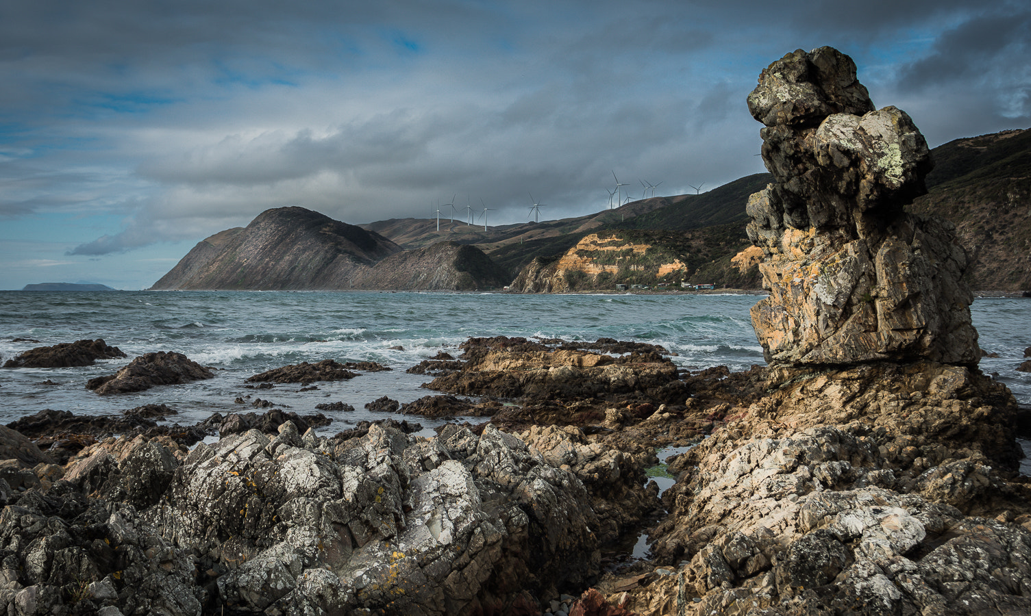 Tamron AF 19-35mm f/3.5-4.5 (A10) sample photo. Makara beach photography