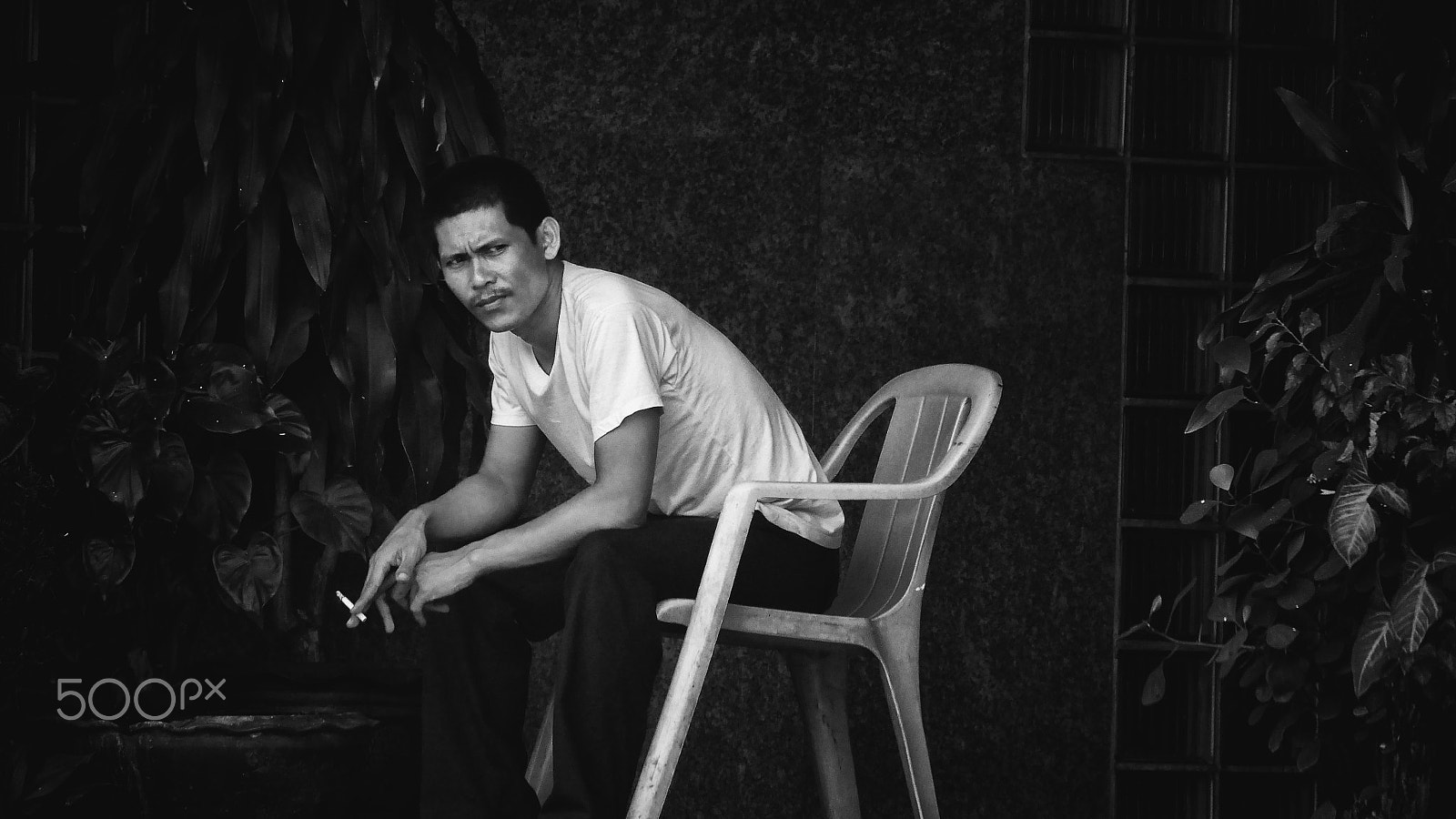 Panasonic Lumix DMC-GF7 sample photo. Sitting man photography