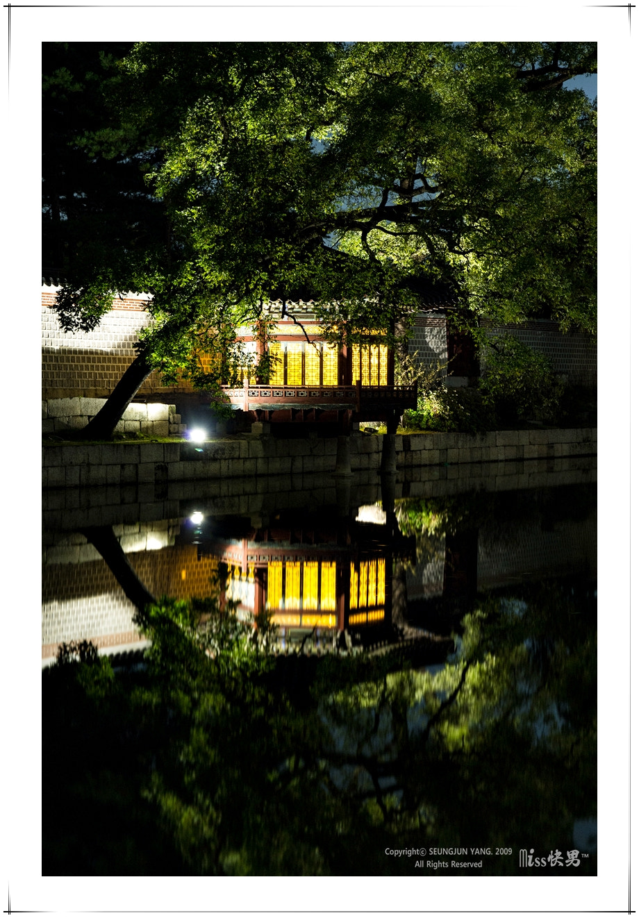 Samsung NX11 + Samsung NX 18-55mm F3.5-5.6 OIS sample photo. Octagonal pavilion next to the gyeongbokgung gyeon photography