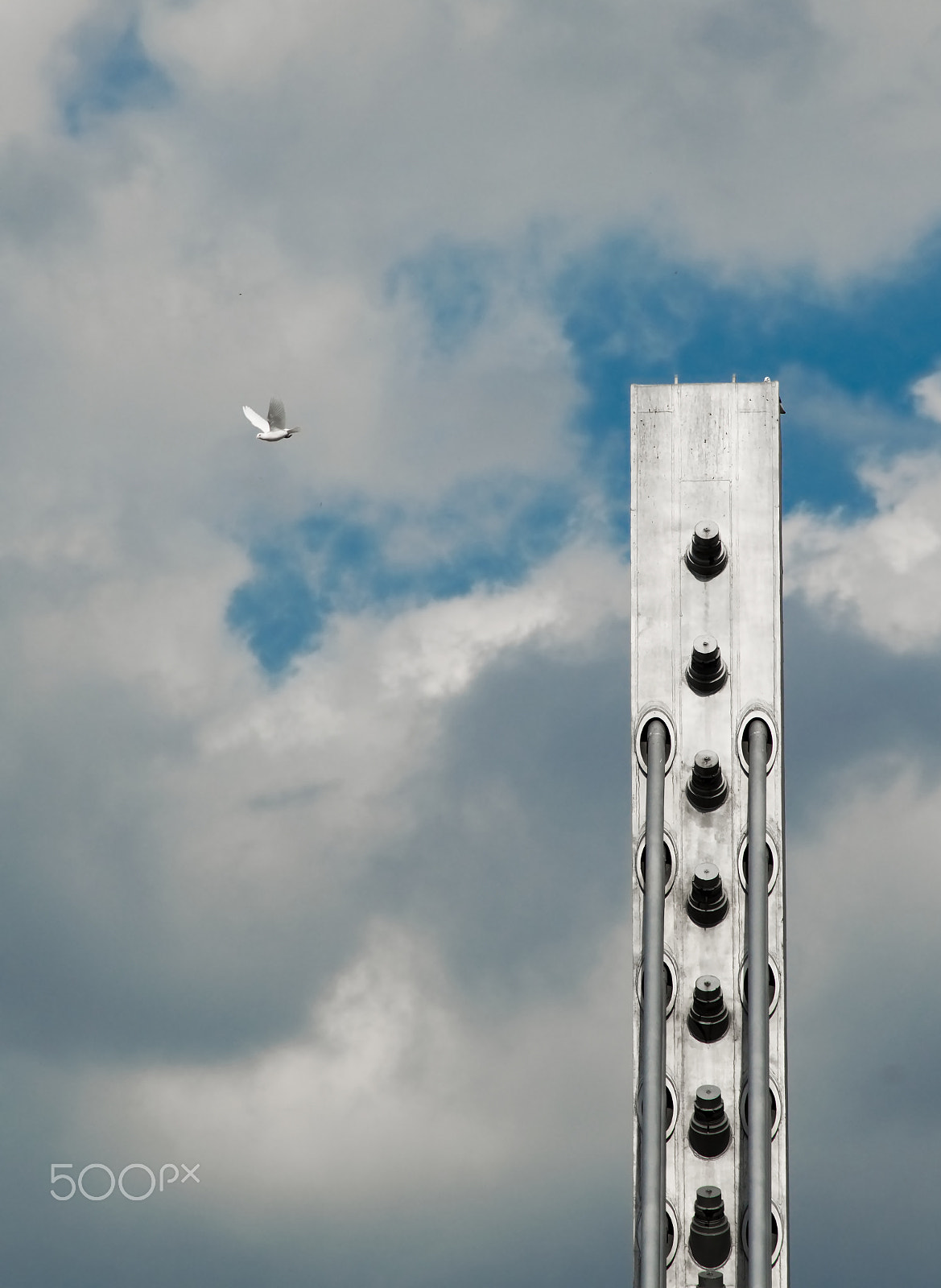 Nikon D3200 + 70.00 - 300.00 mm f/4.0 - 5.6 sample photo. The steel road bridge pilon photography