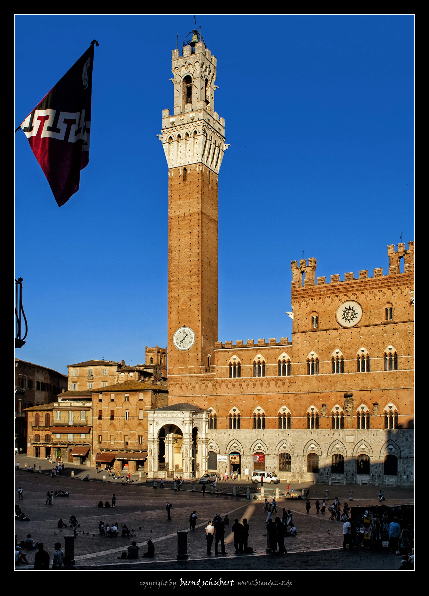 Nikon D2X + Sigma 24-70mm F2.8 EX DG Macro sample photo. Piazza del campo photography