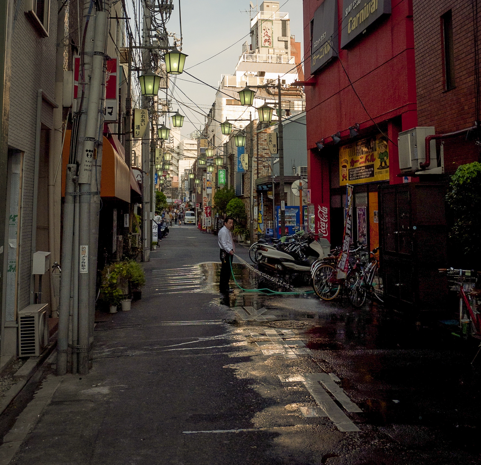 Panasonic Lumix DMC-GF2 + Panasonic Lumix G 14mm F2.5 ASPH sample photo. Japan alley 2012 photography