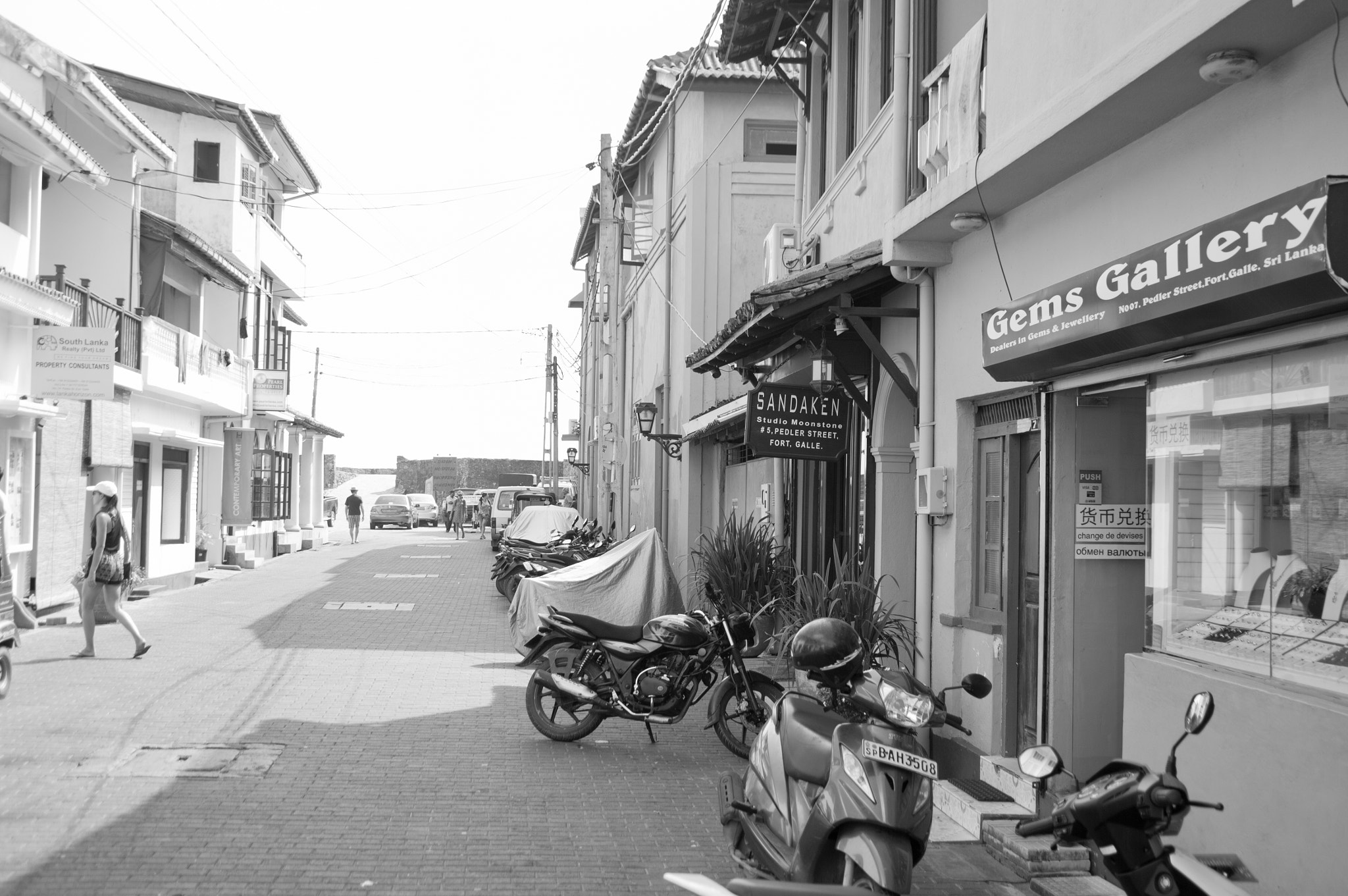 Pentax K20D + Pentax smc DA 16-45mm F4 ED AL sample photo. Street photography