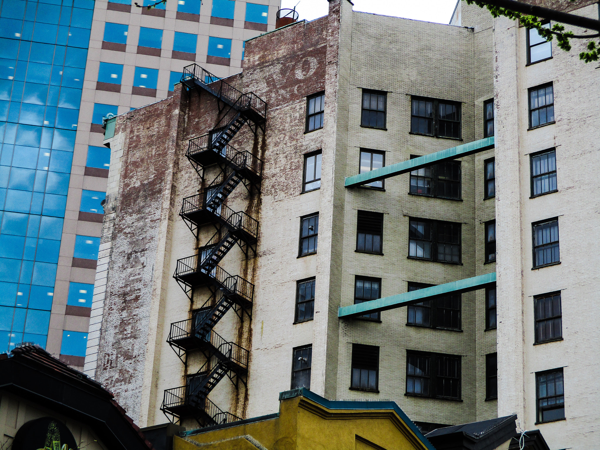 Canon PowerShot ELPH 160 (IXUS 160 / IXY 150) sample photo. Fire escape photography