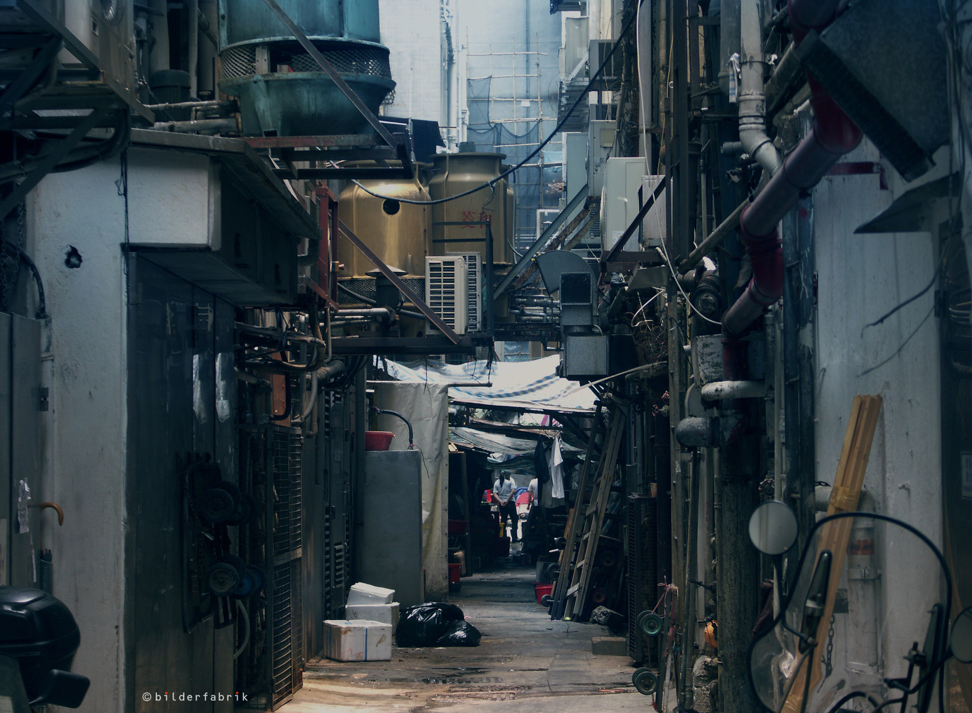 KONICA MINOLTA DiMAGE A2 sample photo. Mystical alleyway photography