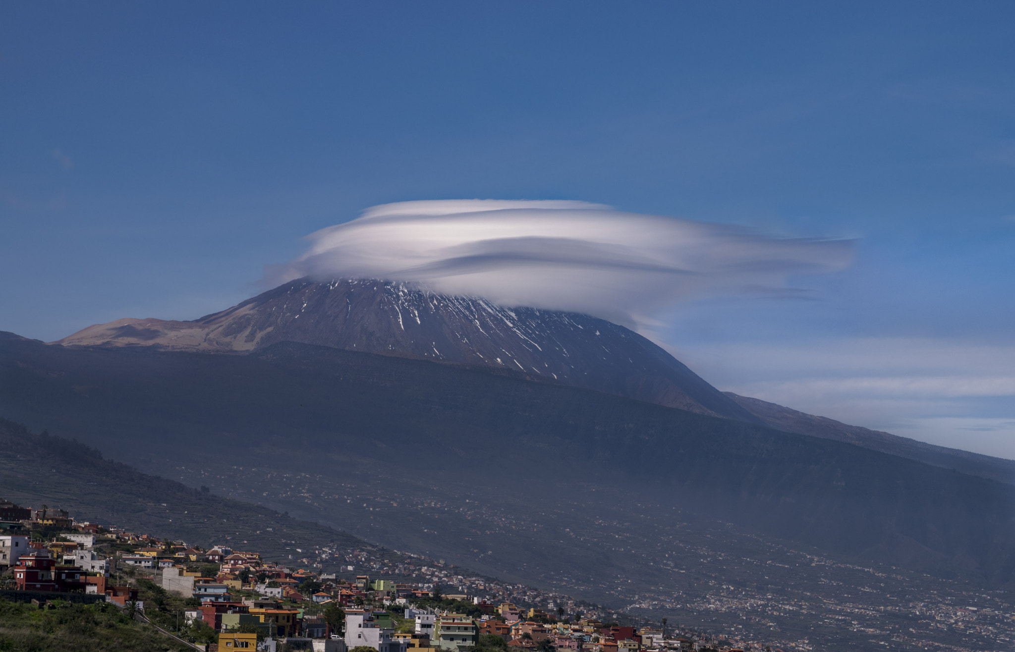 Nikon D3300 + Sigma 17-70mm F2.8-4 DC Macro OS HSM | C sample photo. Sombrero en el teide photography