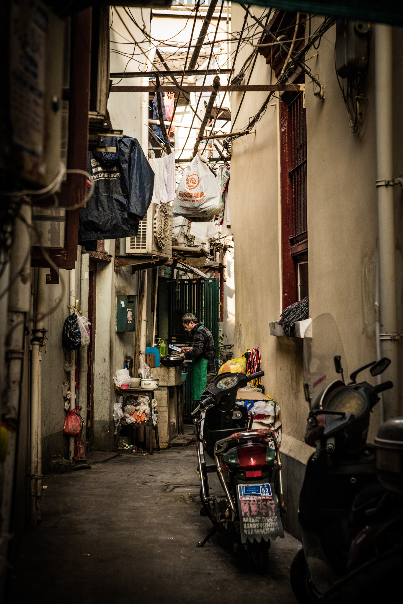Canon EOS 5DS + Tamron AF 28-75mm F2.8 XR Di LD Aspherical (IF) sample photo. Shanghai old town backstreet photography