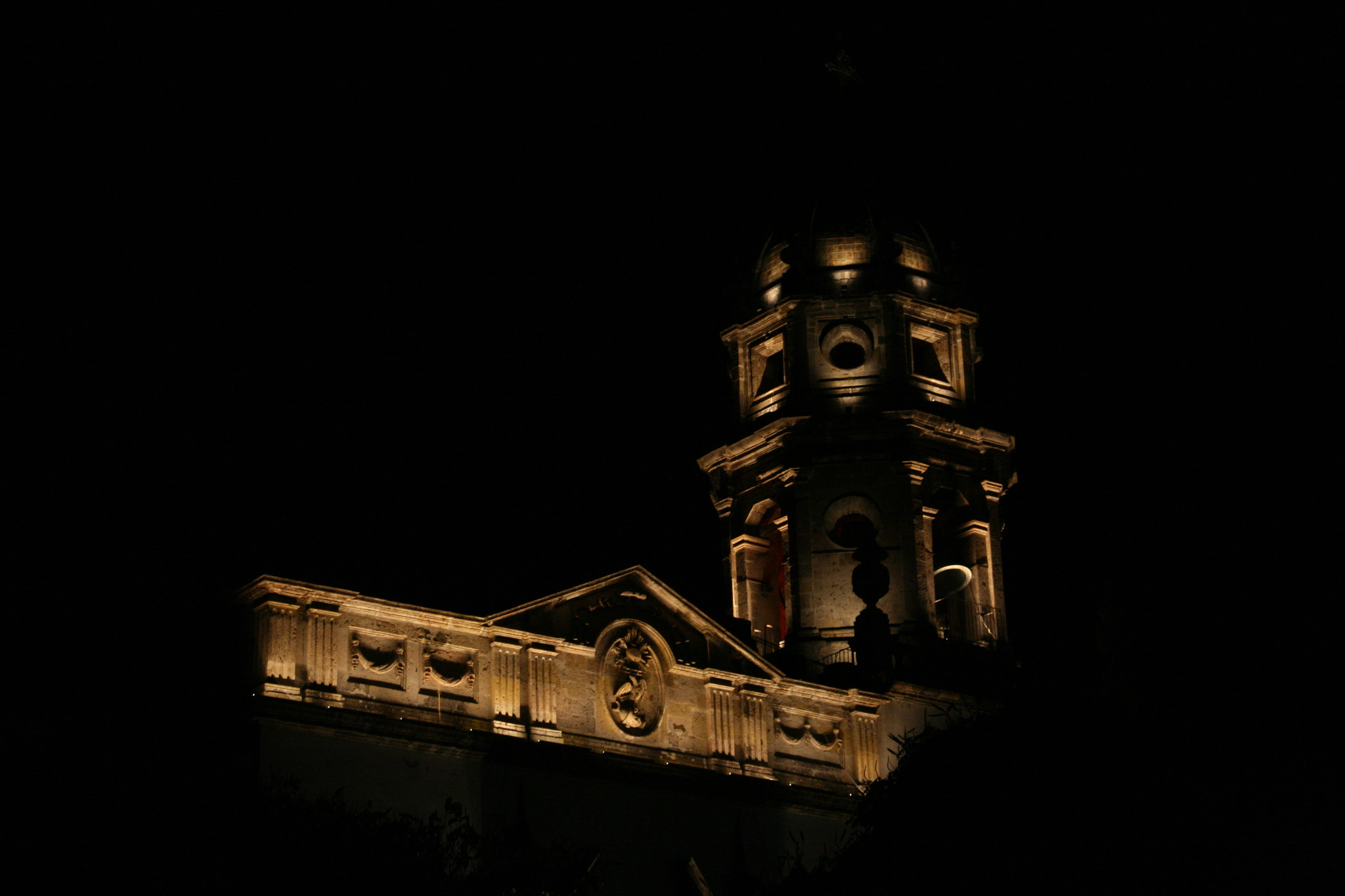 Canon EOS 400D (EOS Digital Rebel XTi / EOS Kiss Digital X) sample photo. Bell tower of san agustin church photography