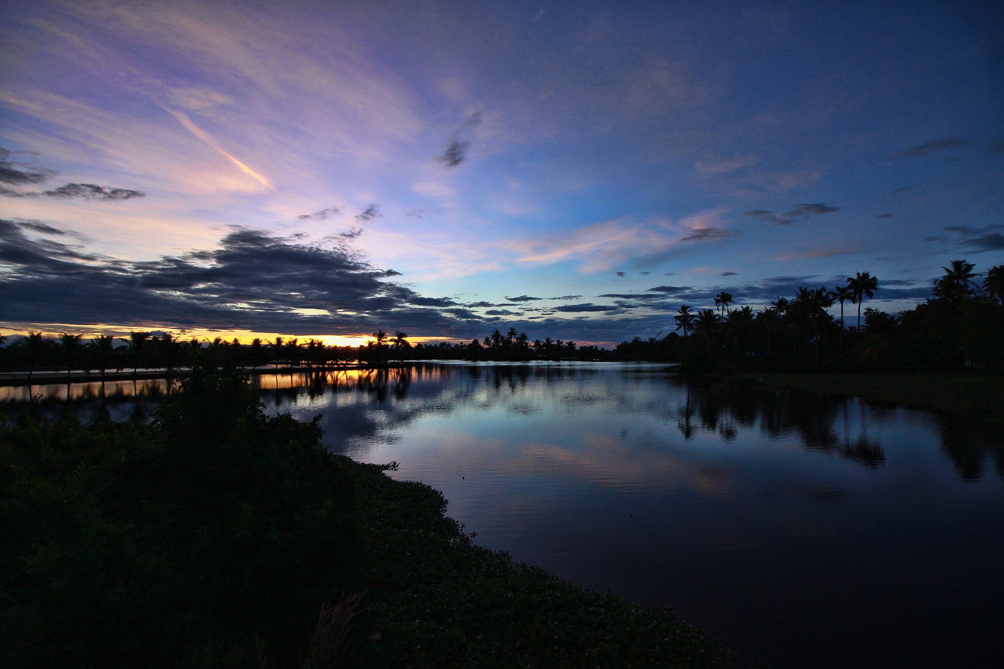 Canon EOS 50D + Canon EF-S 10-18mm F4.5–5.6 IS STM sample photo. Blue hour photography