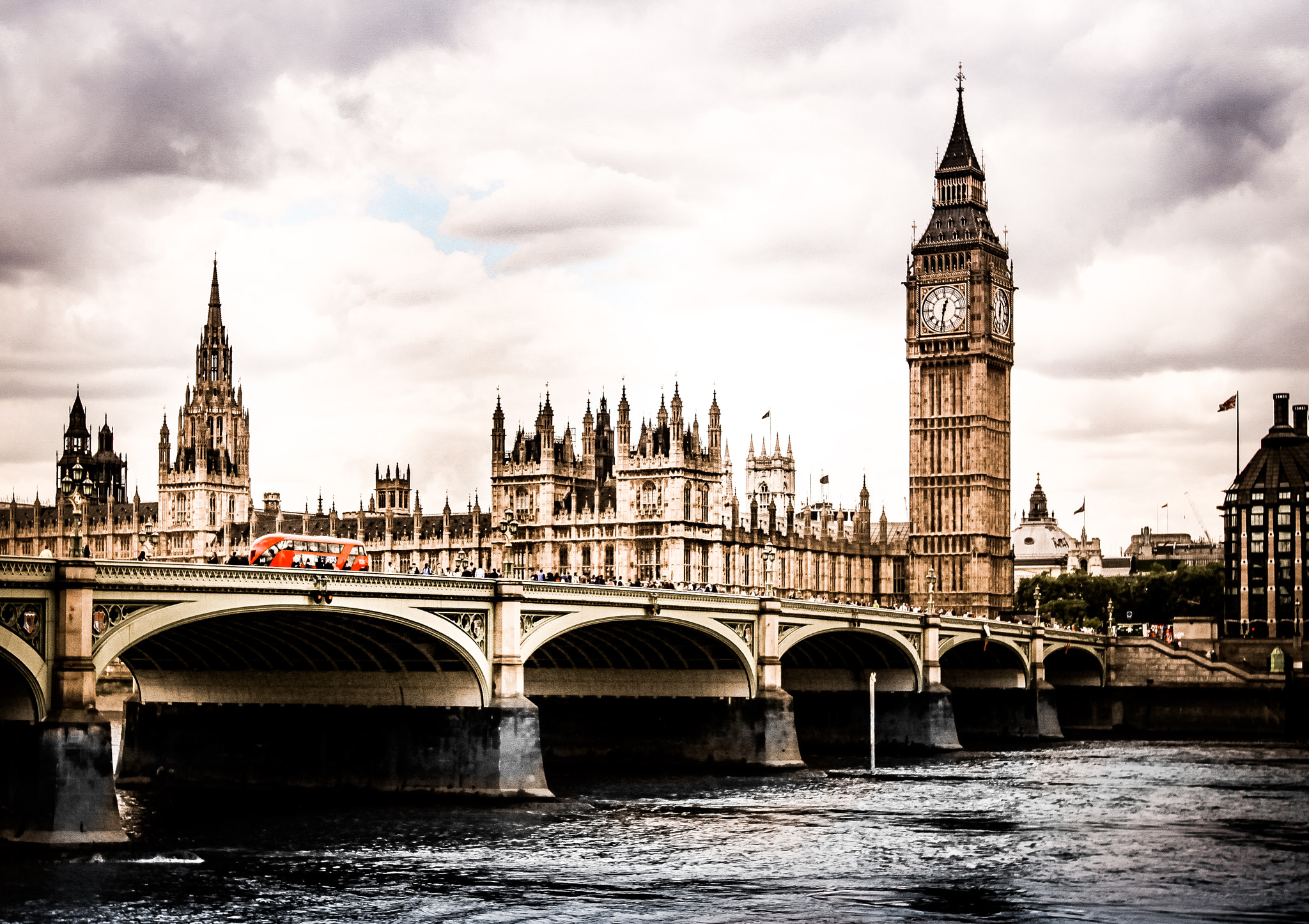 Canon EOS 500D (EOS Rebel T1i / EOS Kiss X3) sample photo. Loving london photography
