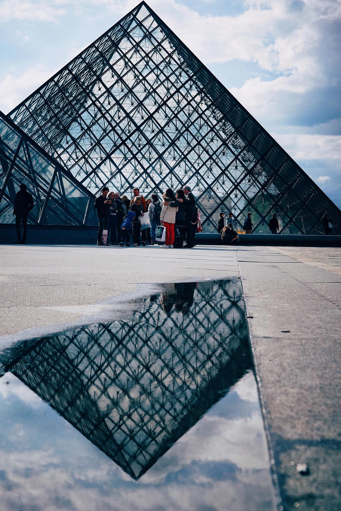 FE 35mm F0 ZA sample photo. The louvre photography