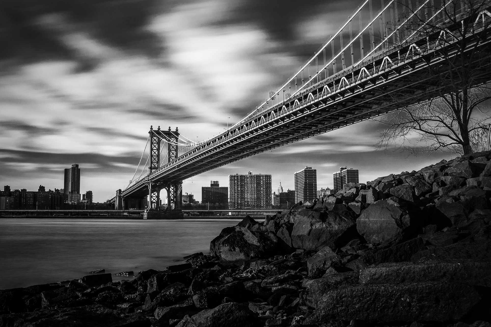 Nikon D5200 + Sigma 17-70mm F2.8-4 DC Macro OS HSM | C sample photo. Manhattan bridge - long expo photography