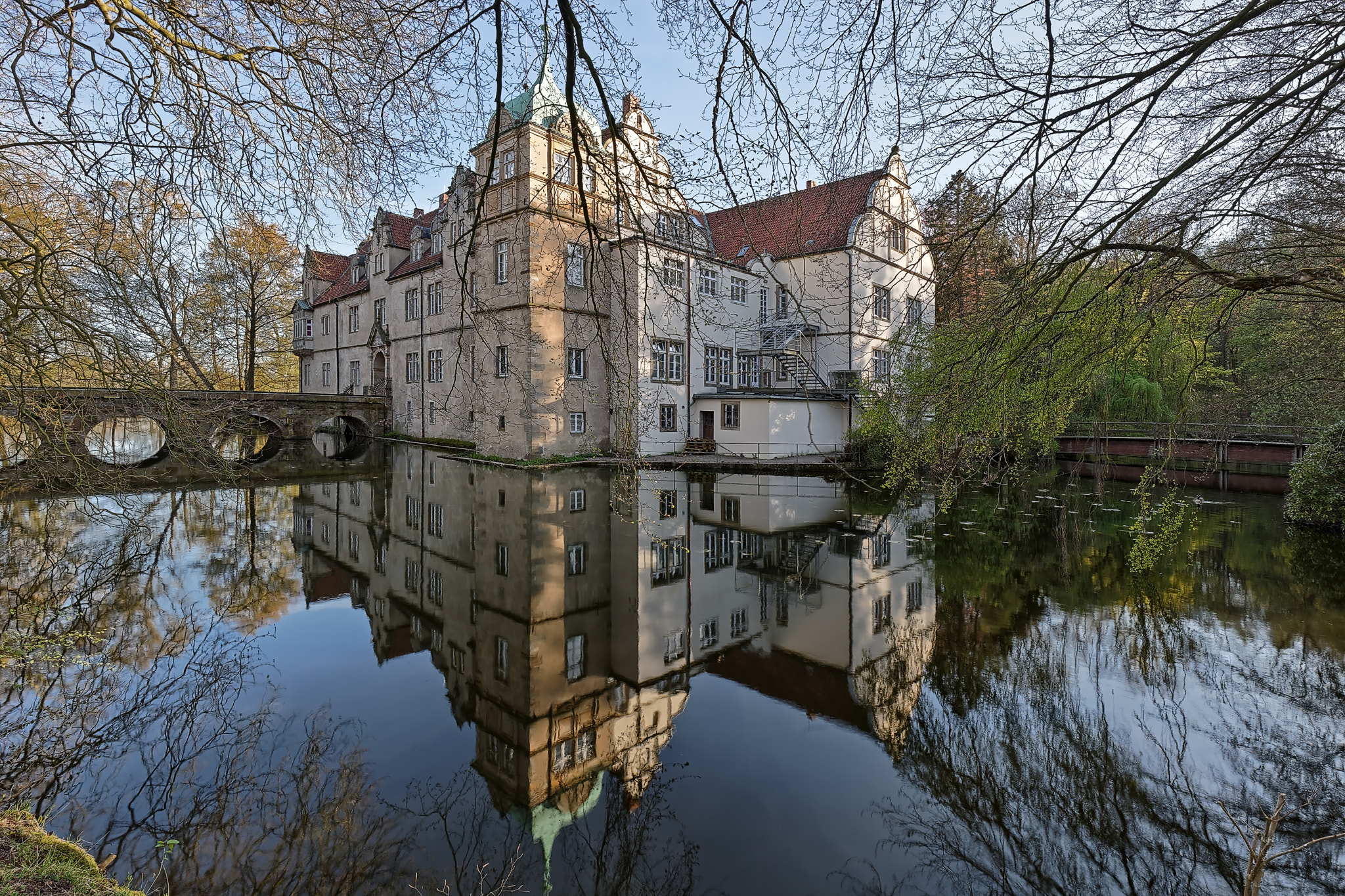 Canon EOS 5D Mark II + 16.0 - 35.0 mm sample photo. Wasserschloss ulenburg photography