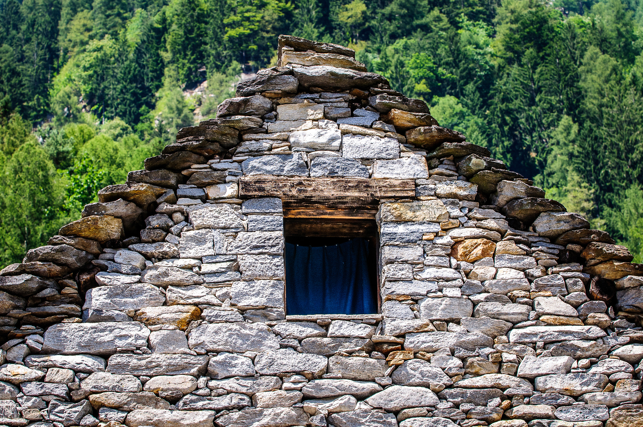 AF-S Zoom-Nikkor 80-200mm f/2.8D IF-ED sample photo. Stone house ii photography