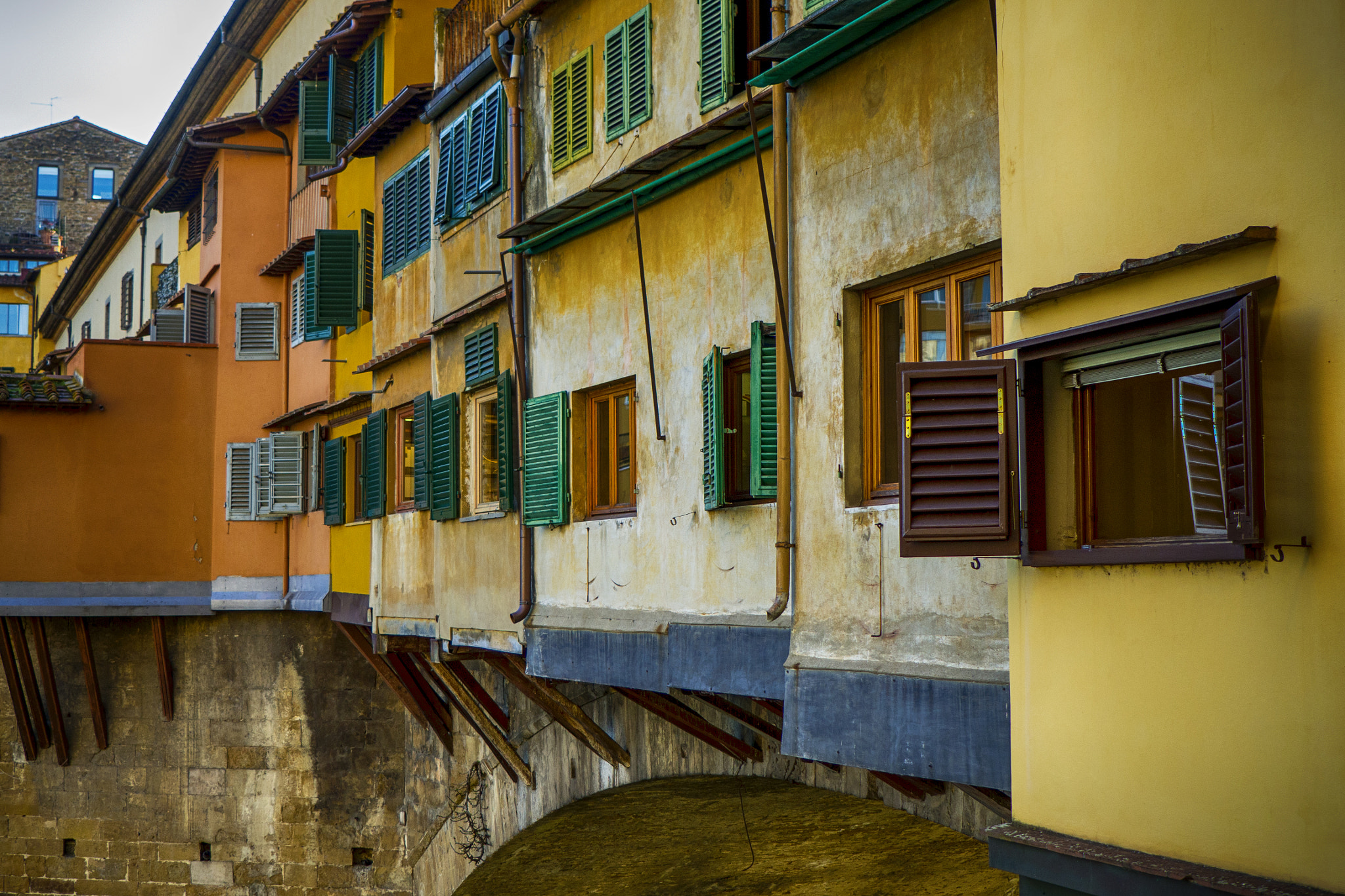 Olympus OM-D E-M10 + Olympus Zuiko Digital 25mm F2.8 Pancake sample photo. Ponte vecchio photography