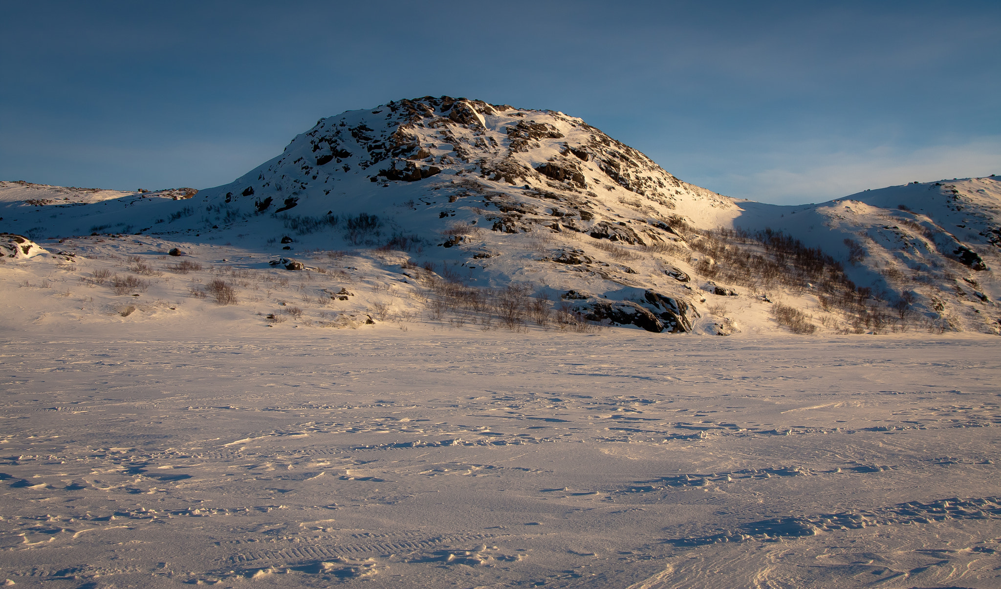 Canon EOS 40D + Sigma 20mm EX f/1.8 sample photo. Frozen lake photography
