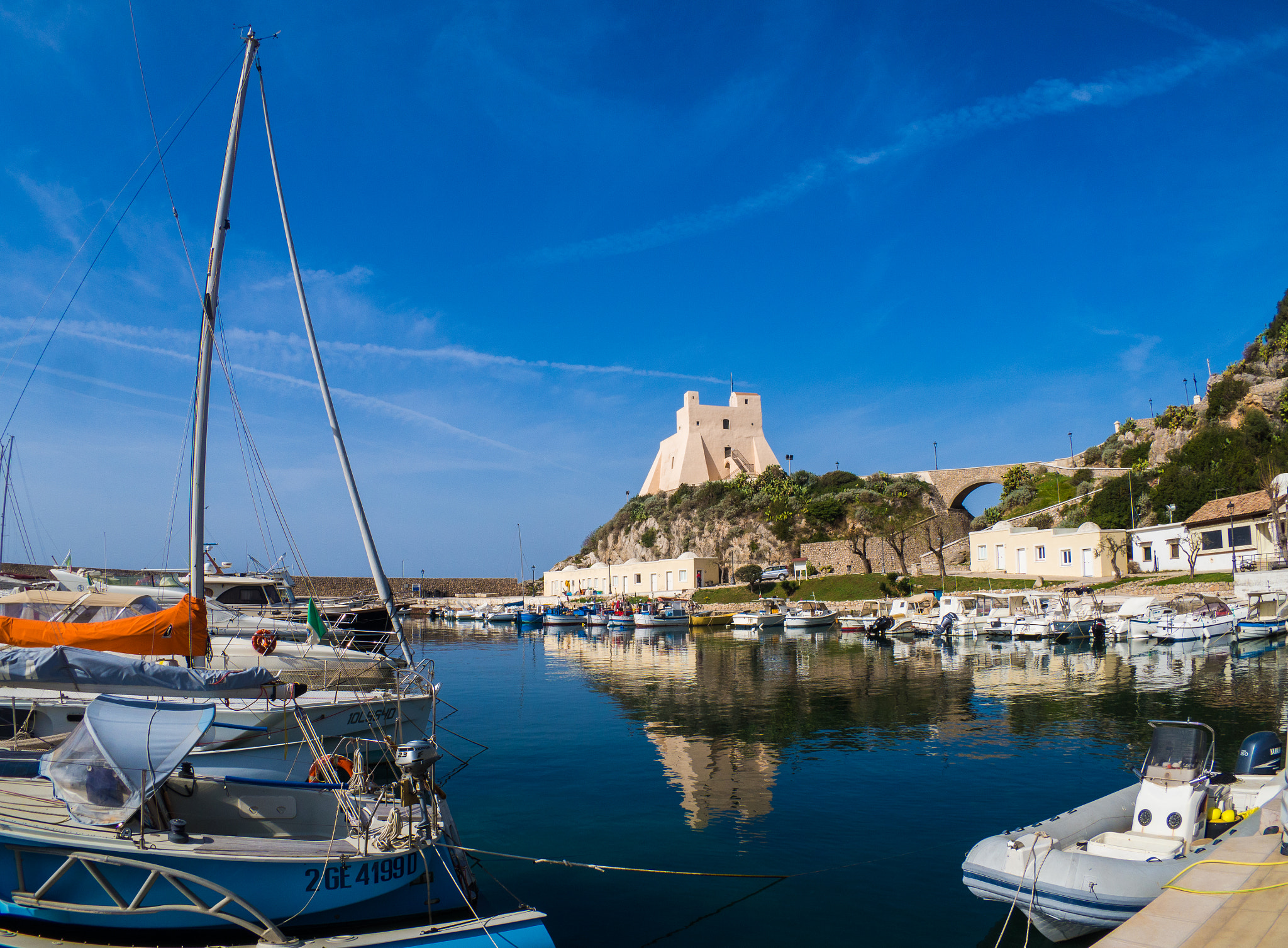 LUMIX G VARIO PZ 14-42/F3.5-5.6 sample photo. The fortress and the marina photography