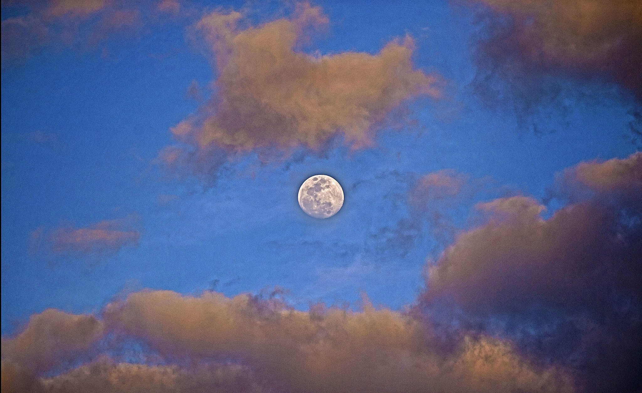 AF-S Nikkor 300mm f/2.8D IF-ED II sample photo. Moon and clouds photography