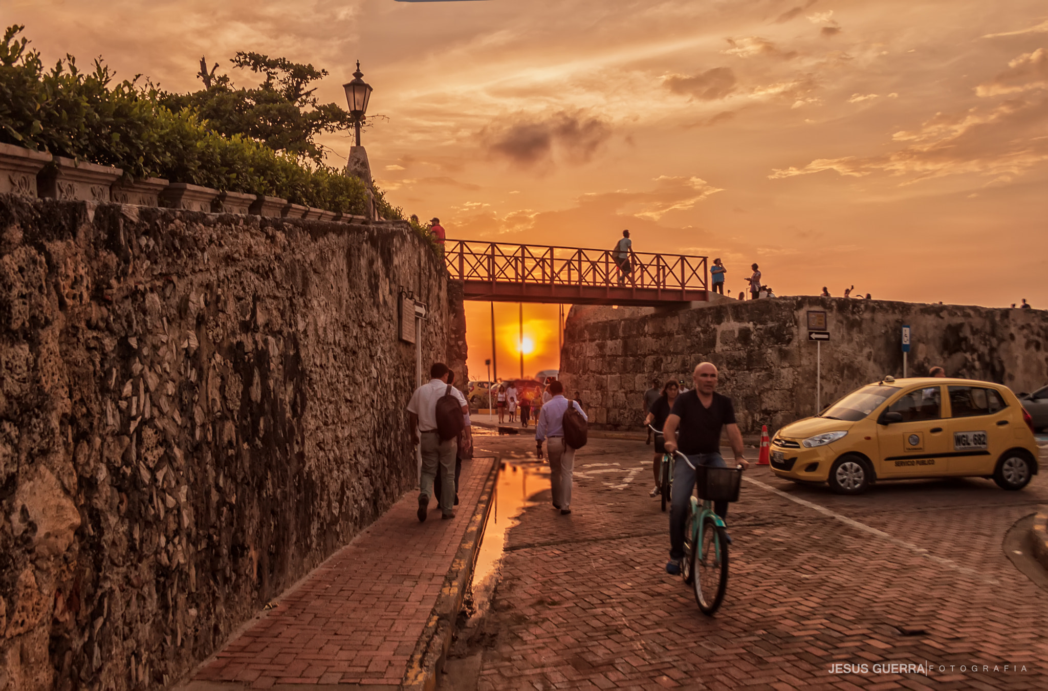 Canon EF-S 18-55mm F3.5-5.6 sample photo. Dias de muralla photography