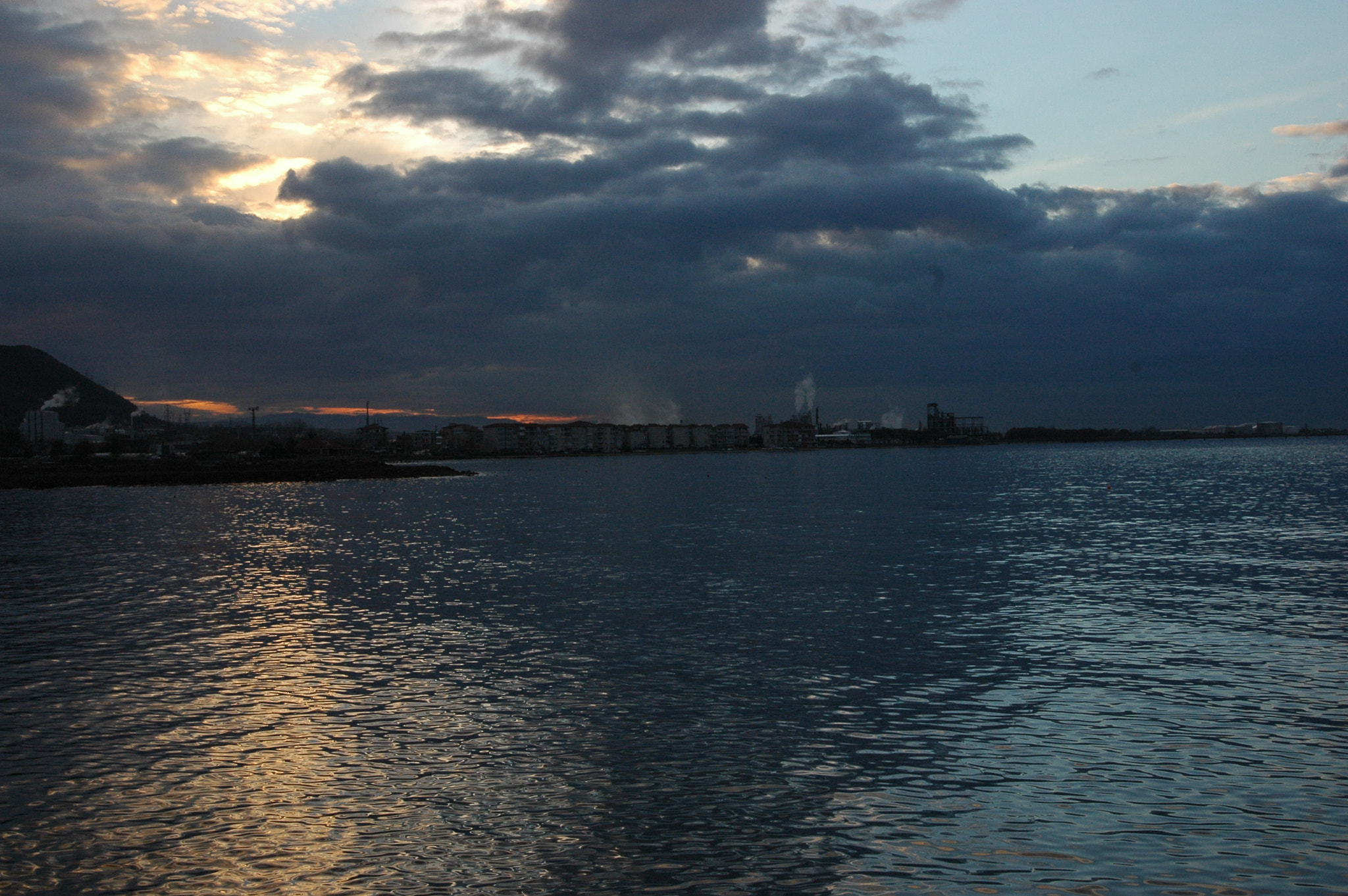 AF Zoom-Nikkor 28-100mm f/3.5-5.6G sample photo. Clouds... photography