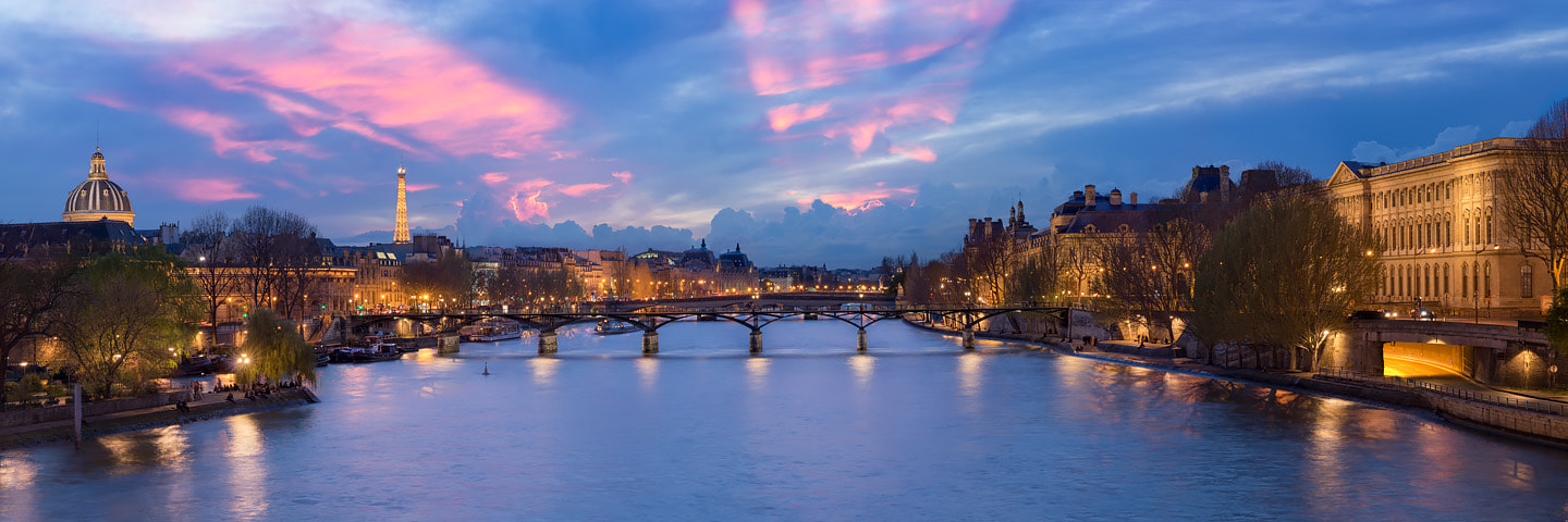 Pentax K-3 II + Pentax smc DA 70mm F2.4 AL Limited sample photo. Pont des arts at dusk photography