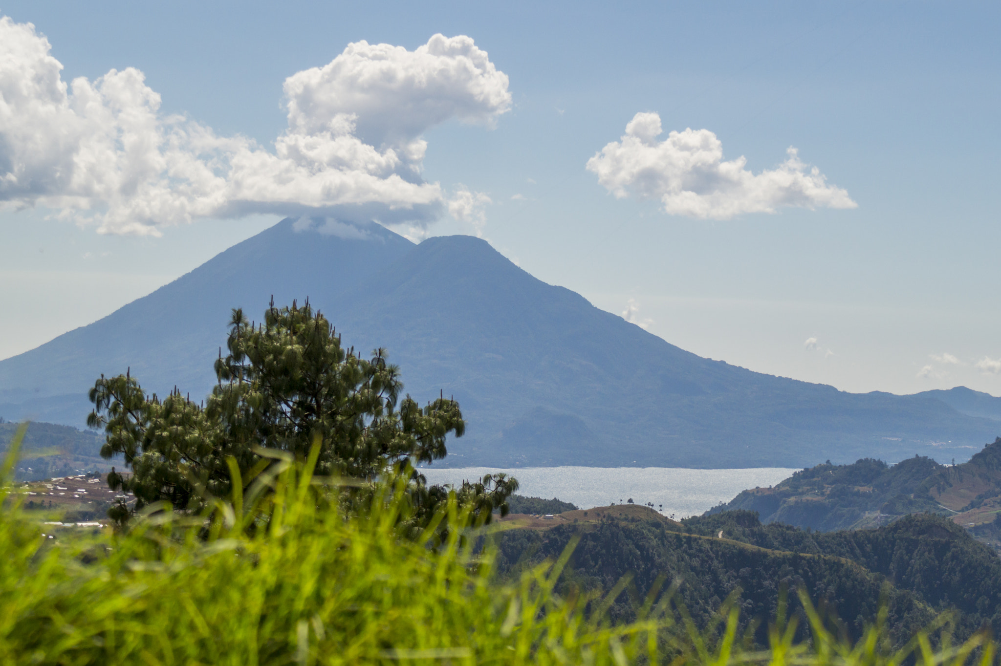Minolta AF 28-100mm F3.5-5.6 (D) sample photo. Lago de atitlan photography