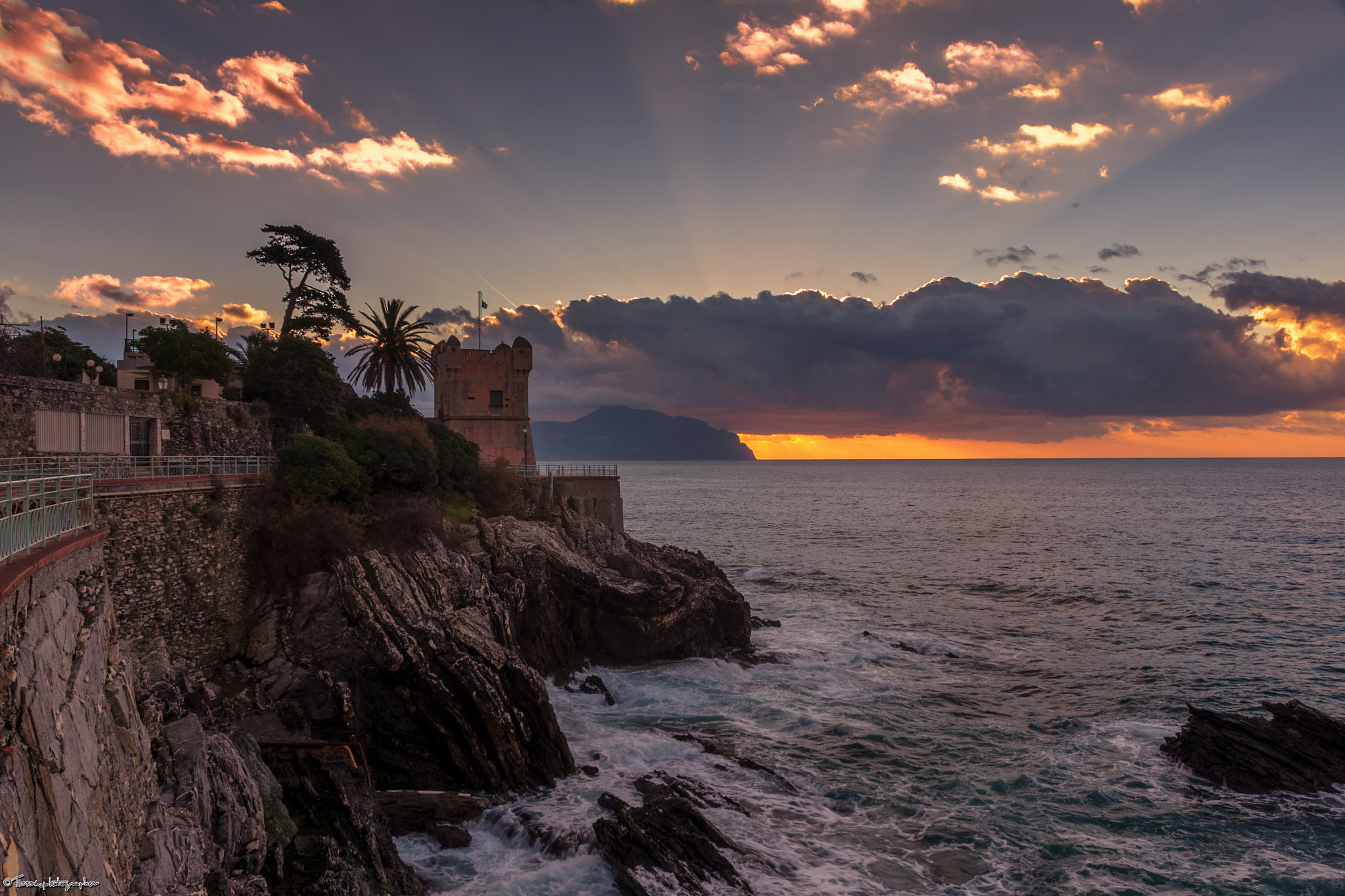 Sigma 18-250mm F3.5-6.3 DC OS HSM sample photo. Sunrise genova photography