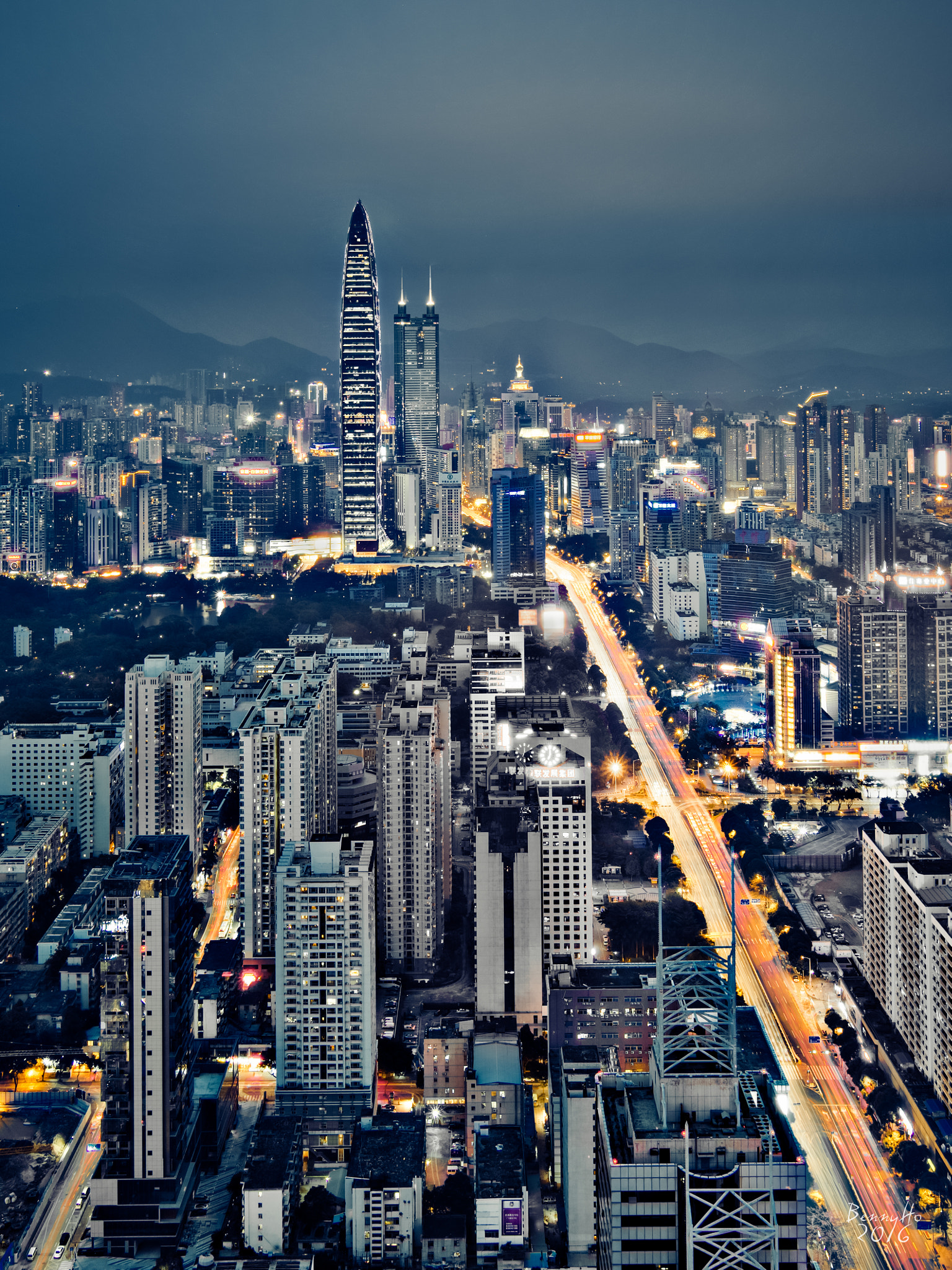 Olympus PEN E-P5 + Panasonic Lumix G 20mm F1.7 ASPH sample photo. Dark of shenzhen photography