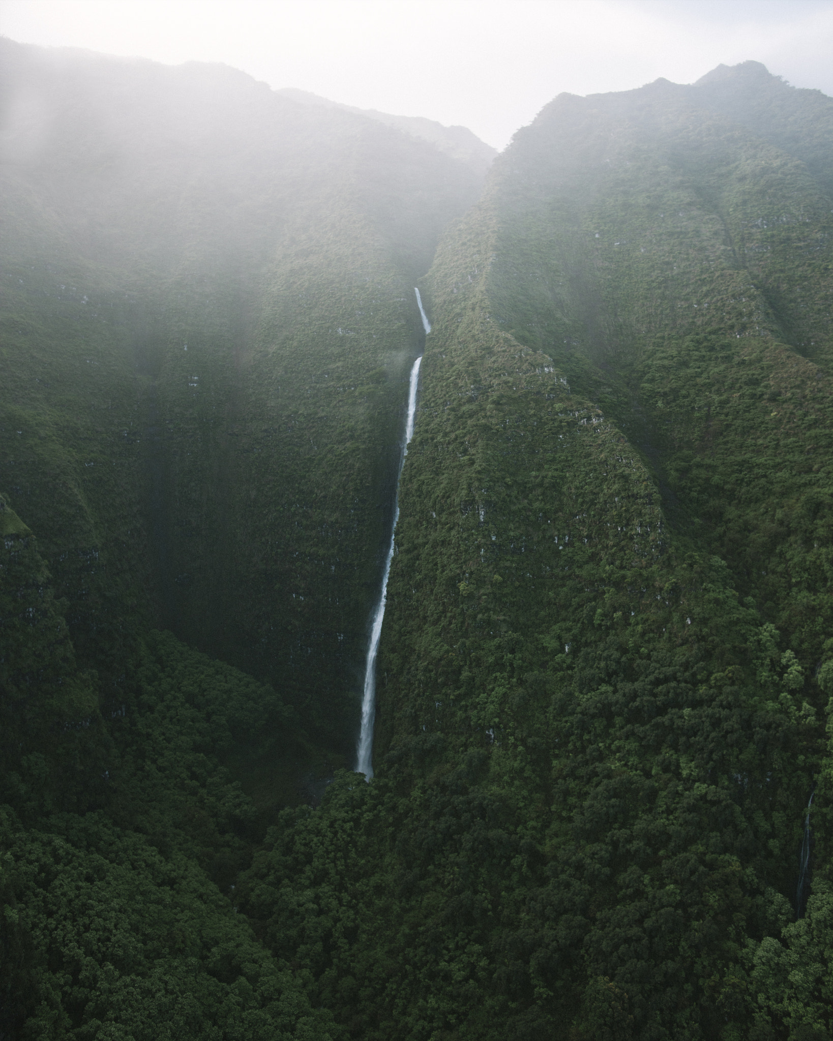 Canon EOS 5DS + Canon EF 24mm F1.4L II USM sample photo. Nu'aololo falls photography